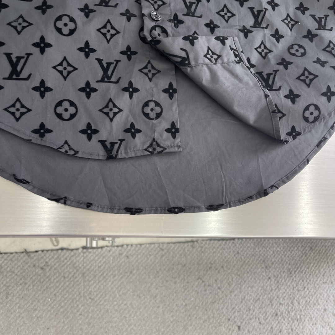 -驴牌 26ss新款植绒Logo印花字母纽扣长袖 衬衫 黑色 男女同款 高版本。码数：S.M.L.XL衣