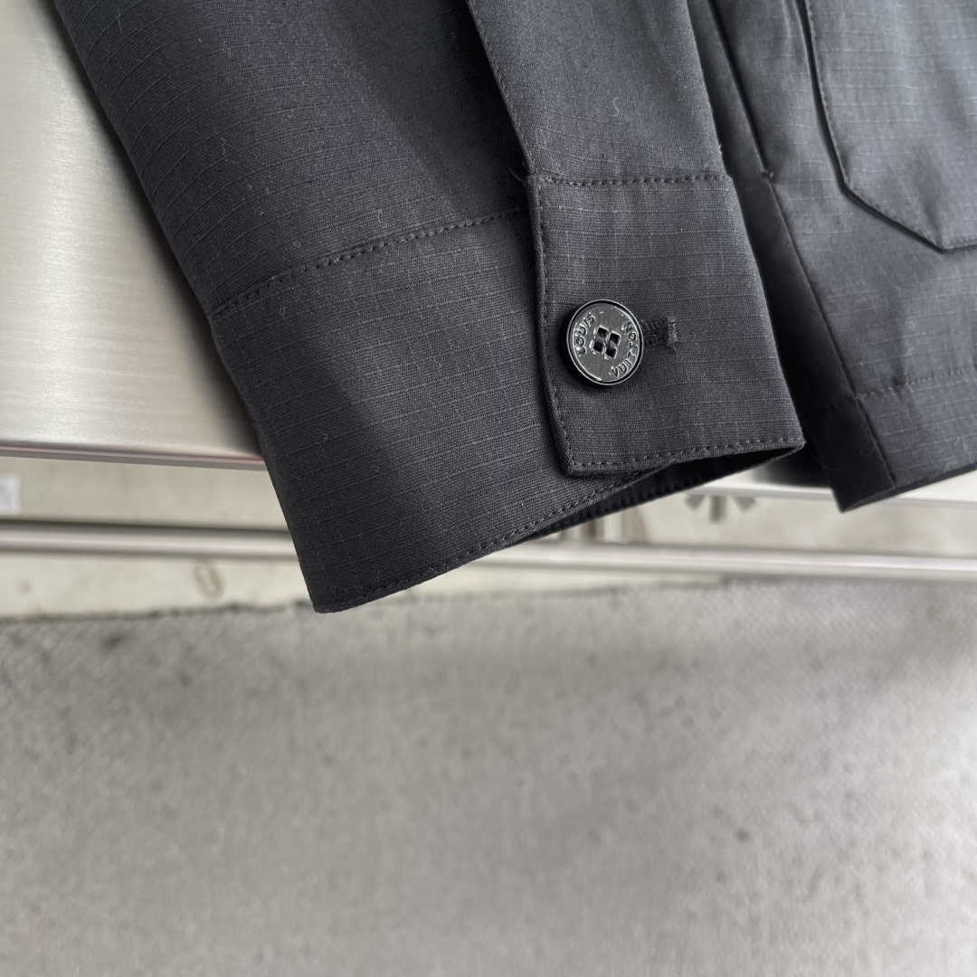 -驴牌 26ss新款春季系列 棉质衬衫领拉链贴袋徽标长袖工装 夹克外套 男女同款 高版本。码数：46.4