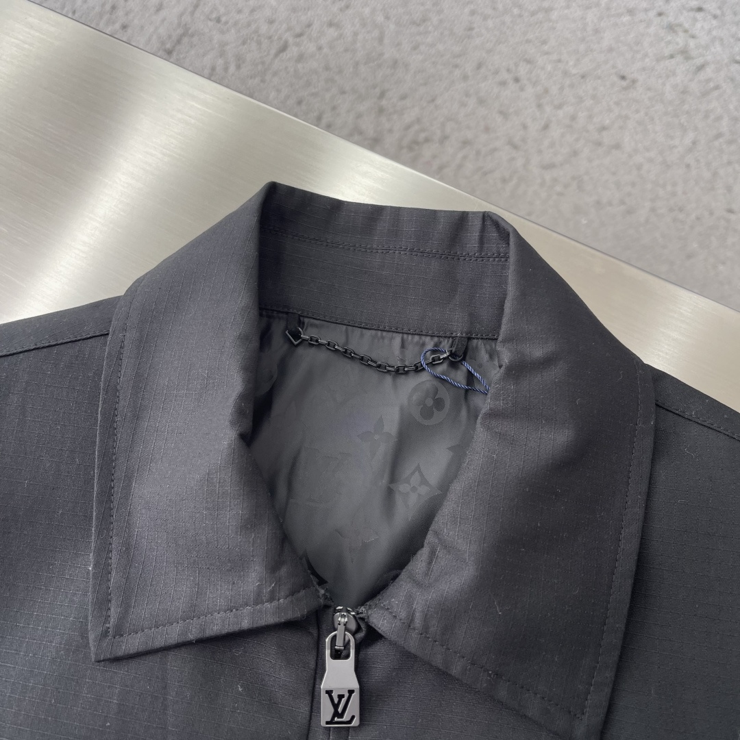 -驴牌 26ss新款春季系列 棉质衬衫领拉链贴袋徽标长袖工装 夹克外套 男女同款 高版本。码数：46.4