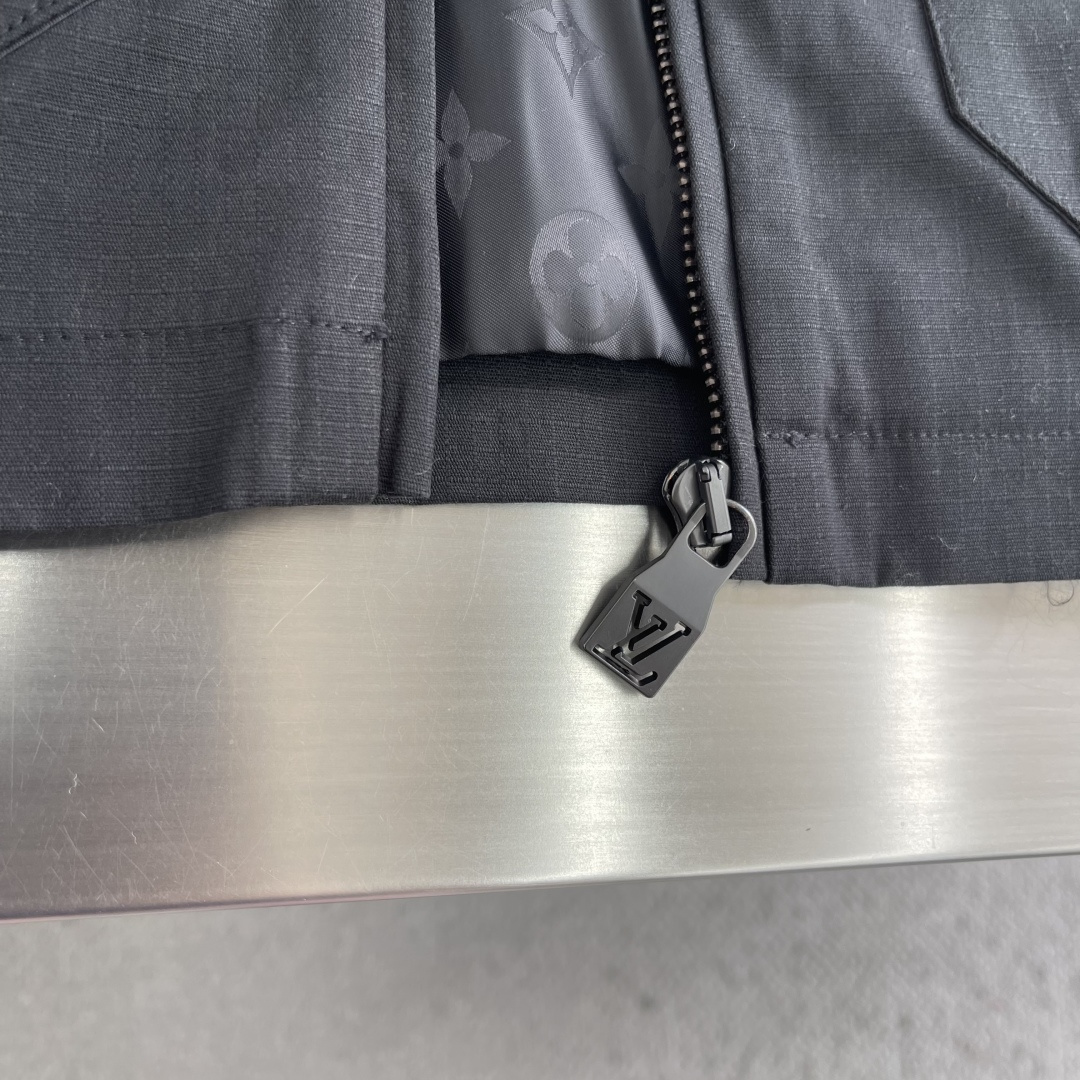 -驴牌 26ss新款春季系列 棉质衬衫领拉链贴袋徽标长袖工装 夹克外套 男女同款 高版本。码数：46.4