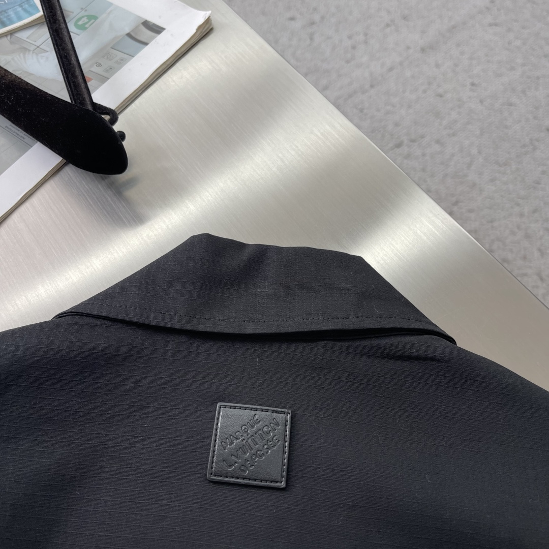 -驴牌 26ss新款春季系列 棉质衬衫领拉链贴袋徽标长袖工装 夹克外套 男女同款 高版本。码数：46.4