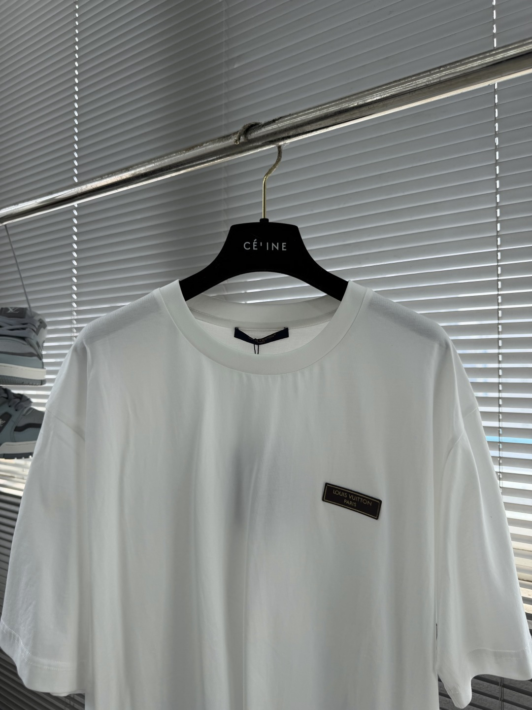 -驴牌 26ss新款棉质 T 白色工艺赋予当季系列水洗复古格调，刺绣标识含蓄点缀胸前，Marque L.