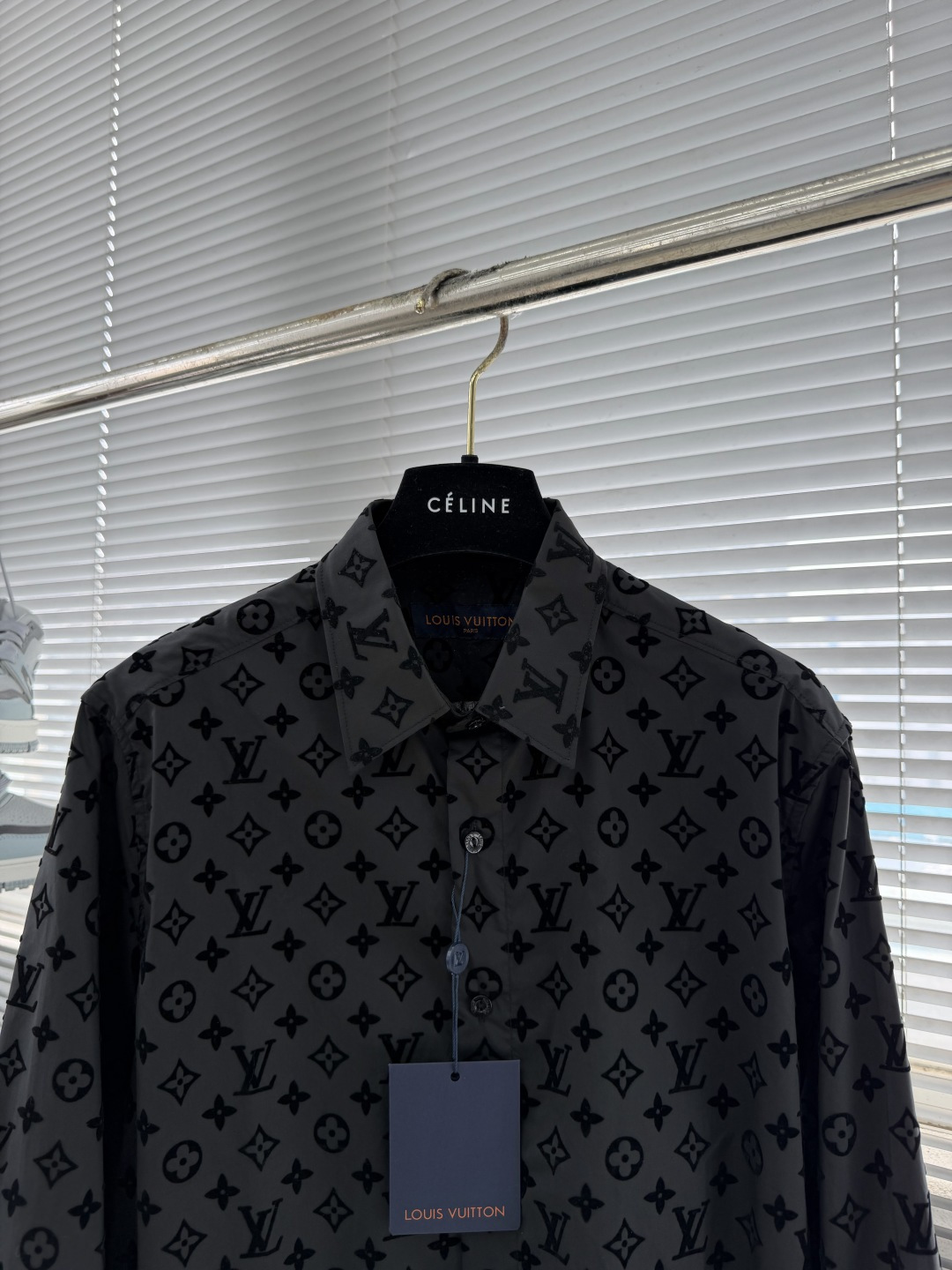 -驴牌 26ss新款植绒Logo印花字母纽扣长袖 衬衫 黑色 男女同款 高版本。码数：S.M.L.XL衣