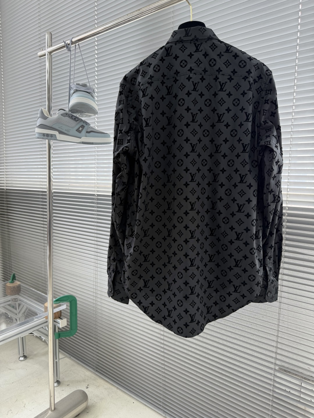 -驴牌 26ss新款植绒Logo印花字母纽扣长袖 衬衫 黑色 男女同款 高版本。码数：S.M.L.XL衣