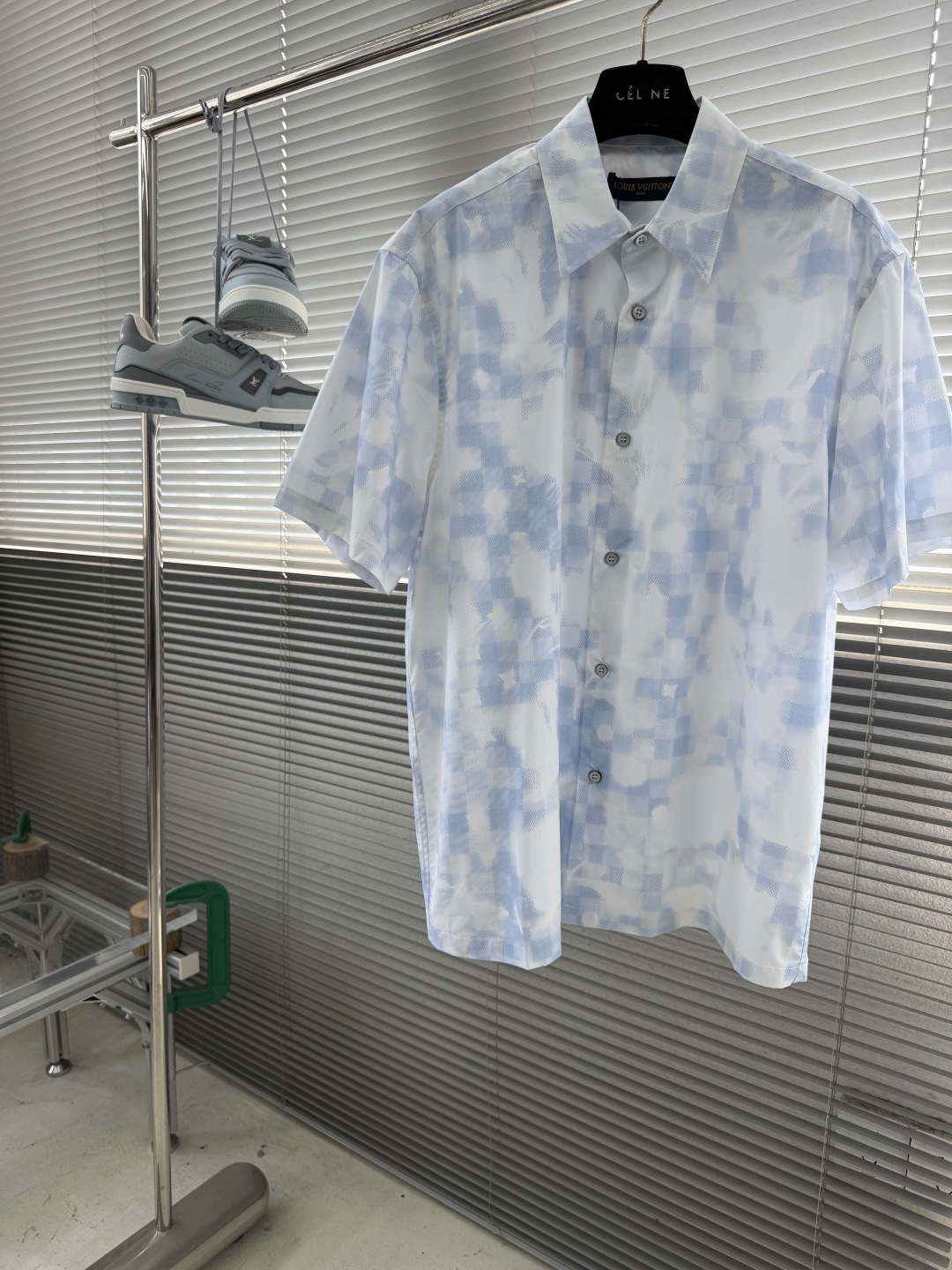 NO:917441,Tops Shorts - Donkey Brand 26ss New Spring Series Printed Short-Sleeved Overprinted Logo Shirt Size S. M. L.19860909上衣 短裤 -驴牌 26ss新款 春季系列 印花短袖叠印标识衬衫 码数S. M. L. XL 衣长73.5 75 76.5 78 胸围 114 122 126 肩宽50525456,,louis vuitton,shorts,shirts,T-shirt,,Men's clothing