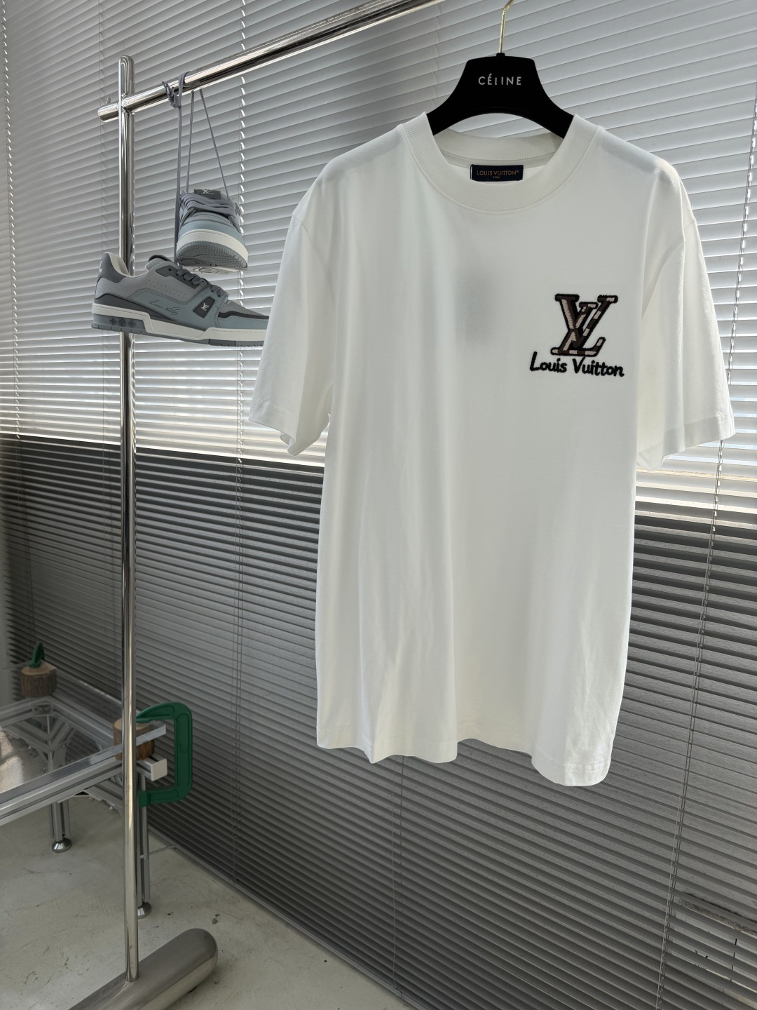 NO:917341,/1 piece 1/2 pieces (all sizes) -Donkey Brand 2026 Spring and Summer New Release Counter The latest short-sleeved round neck T-shirt, high-end custom design, avant-garde and fashionable!  The brand logo is designed with heavy craftsmanship. High-end customized cotton fabric. Soft to the touch. Comfortable to wear. Exquisite stitching at the counter level. Fine workmanship. The upper body effect is incomparably handsome!  Size M-3XL,,louis vuitton,T-shirt,tees,t-shirt,19860909/1件 1/2件（齐码） -驴牌 2026春夏新款首发专柜最新款短袖圆领T恤 高端订制 设计前卫时尚！品牌logo重工艺设计 高端定制棉面料.手感柔软.穿着舒适.专柜级别精致车线.做工精细.上身效果无敌帅气！ 码数M-3XL,,louis vuitton,T-shirt,tees，t-shirt,,Men's clothing