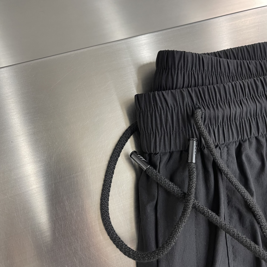 -Balenciag    新款工装裤，采用高定优质面料，宽松直筒版型，腰部松紧抽绳设计，反光logo设