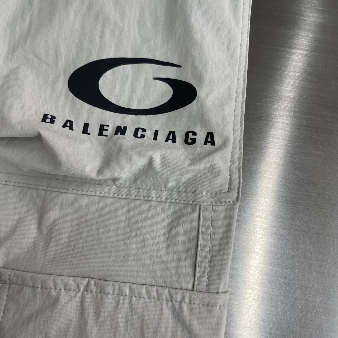 -Balenciag    新款工装裤，采用高定优质面料，宽松直筒版型，腰部松紧抽绳设计，反光logo设