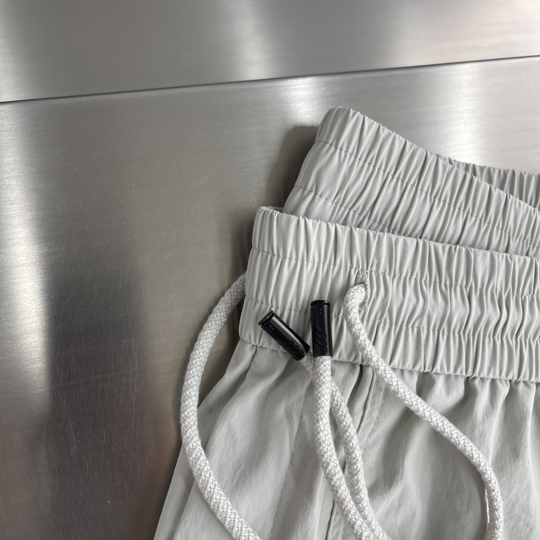 -Balenciag    新款工装裤，采用高定优质面料，宽松直筒版型，腰部松紧抽绳设计，反光logo设