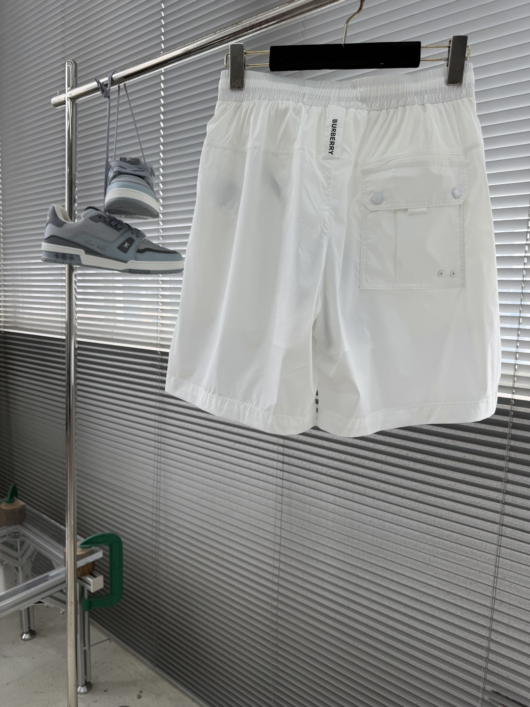 -BBR    26年新款男士休闲短裤专柜定制面料透气舒适度高，细节无可挑剔，搭配织带拼接提升整体视觉效
