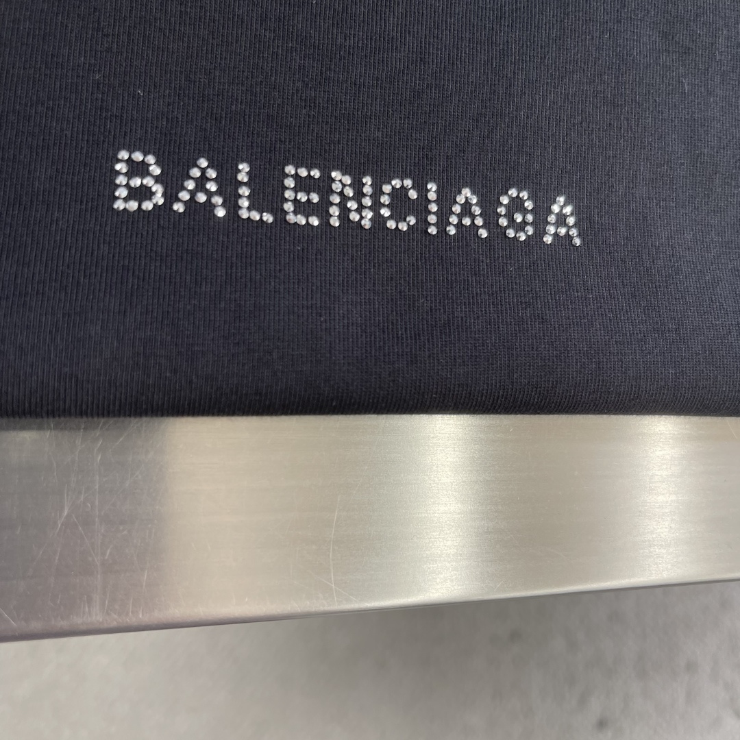 -Balenciag     烫钻字母logo短Tbulingbuling钻钻工艺闪闪发光时尚感拉满搭配