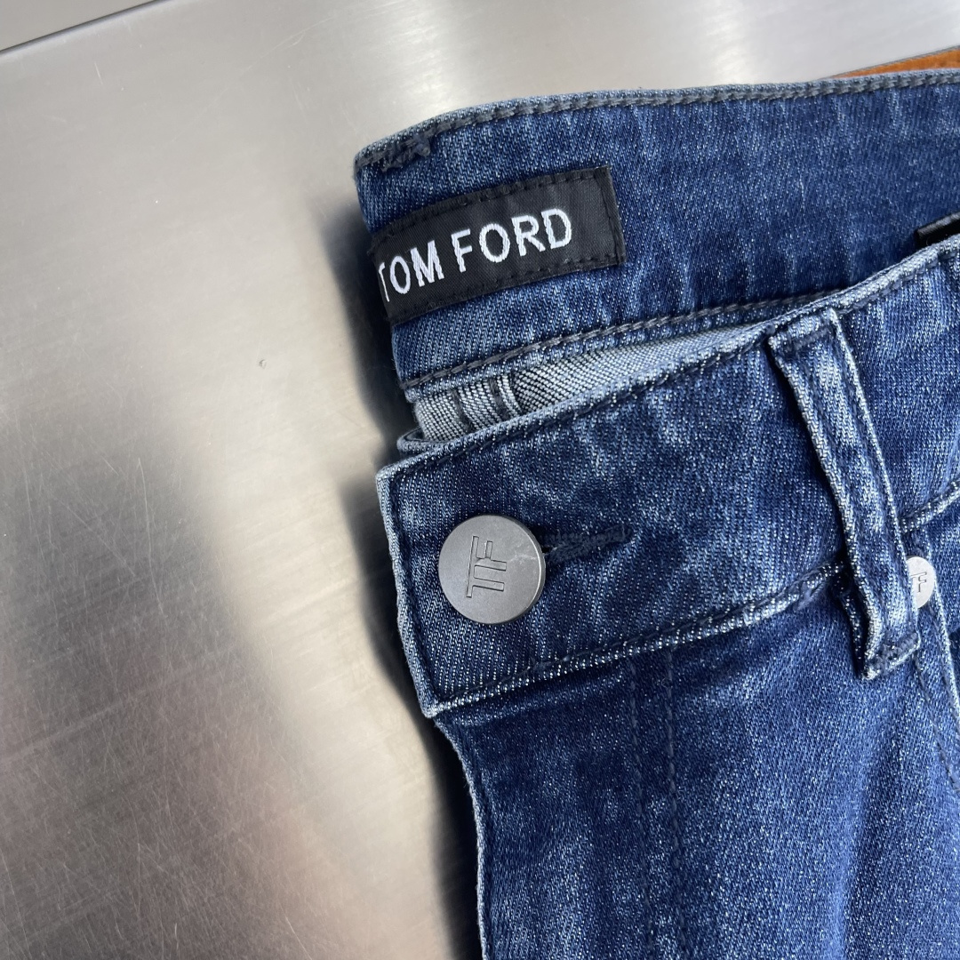 -Tom Ford     2026春夏新款男士休闲直筒牛仔裤，厚度刚好满足春夏穿搭需求 面料柔软具有牛