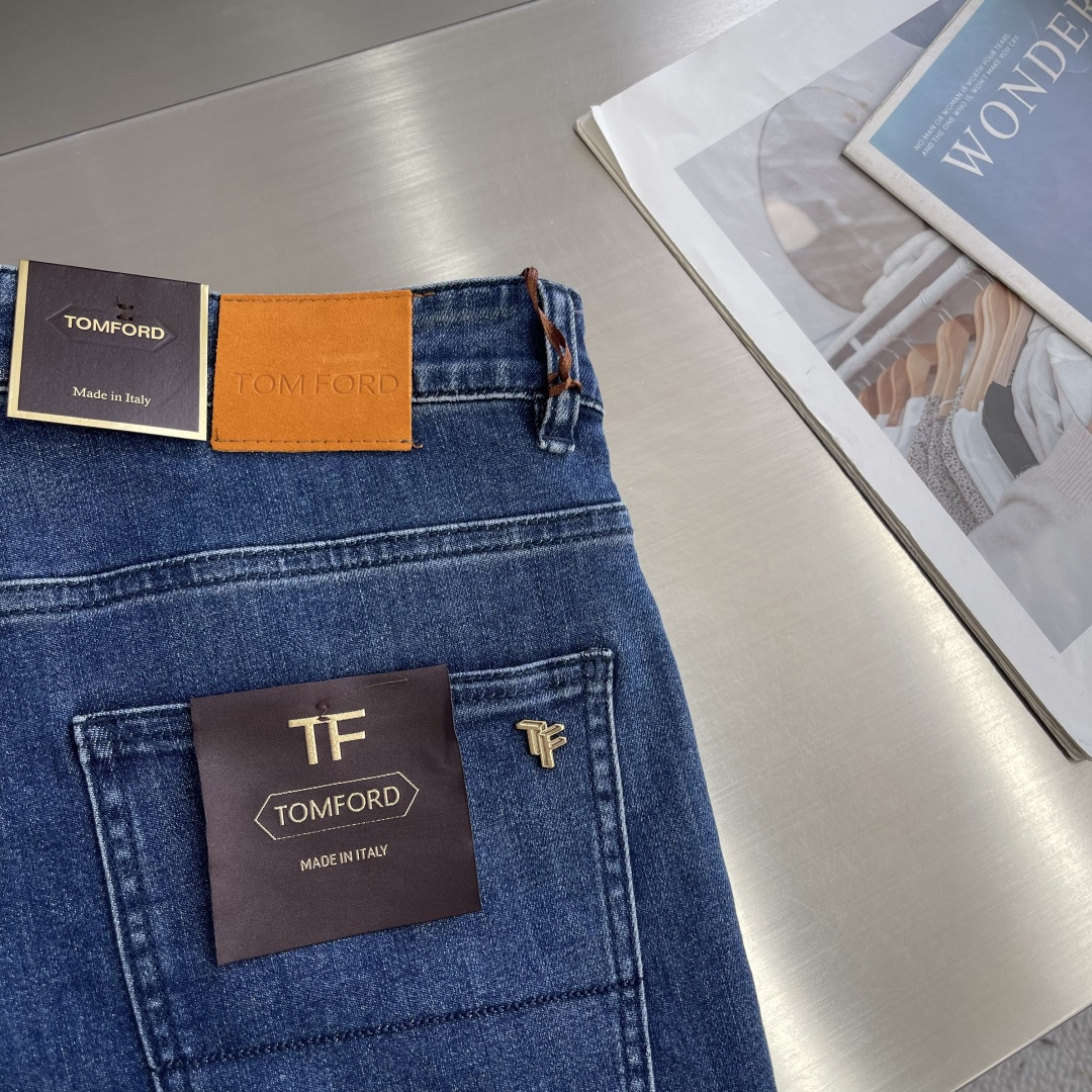 -Tom Ford     2026春夏新款男士休闲直筒牛仔裤，厚度刚好满足春夏穿搭需求 面料柔软具有牛