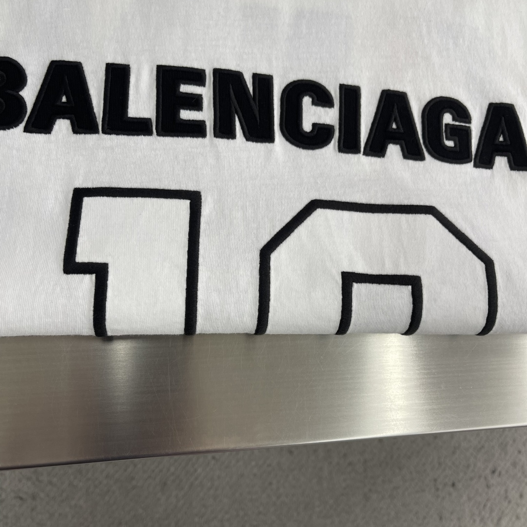 -Balenciag     26ss新款  科技网眼面料廓形圆领短袖撞色饰带艺术作品刺绣 T恤 宽松版