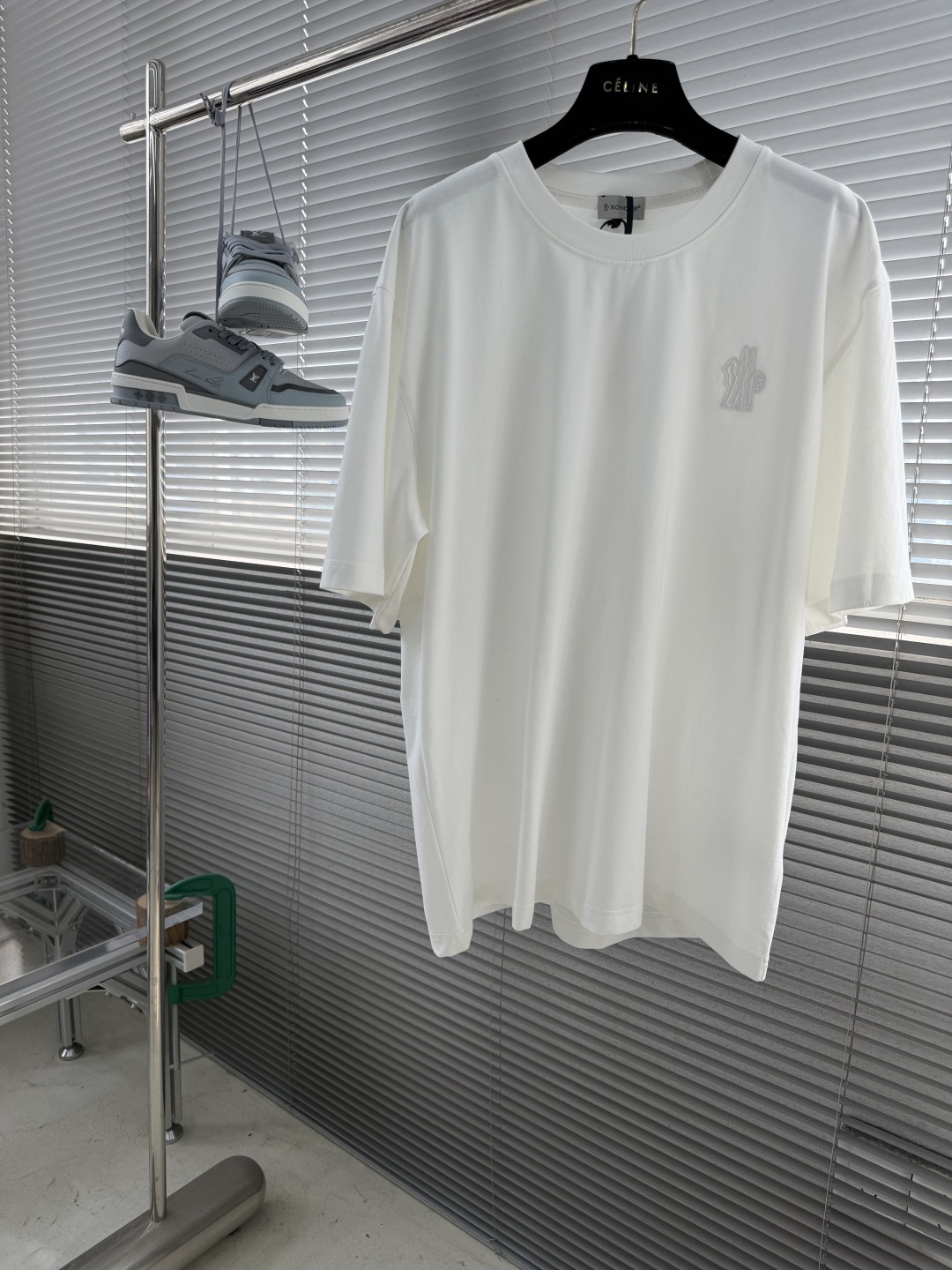 NO:917099,/1 piece 1/2 piece (white all sizes) -mon2026 spring and summer series round neck casual short T Ingredients: Roman cotton plain fabric, 245 grams weight, the fabric texture is smooth and clear, the feel is crisp and stylish, the texture is unique, the structure is stable, classic and simple. Size S-XXL Micro wide version,,19860909/1件 1/2件（白色齐码） -mon2026年春夏系列圆领休闲短T 成份:罗马棉平纹面料,245克重,面料纹路平整清晰,手感挺括有型,质感独特,结构稳定 经典简约. 尺码S-XXL 微阔版型,,,Men's clothing