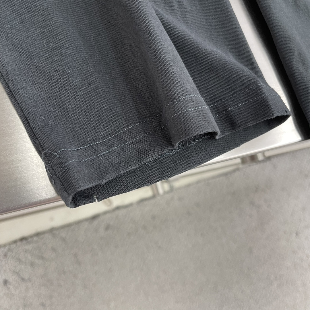 -Acne Studios    喷绘做旧徽标长袖定制云绒爽滑雪感棉 垂感爽滑 细腻透气 一抹奶白悄然绽
