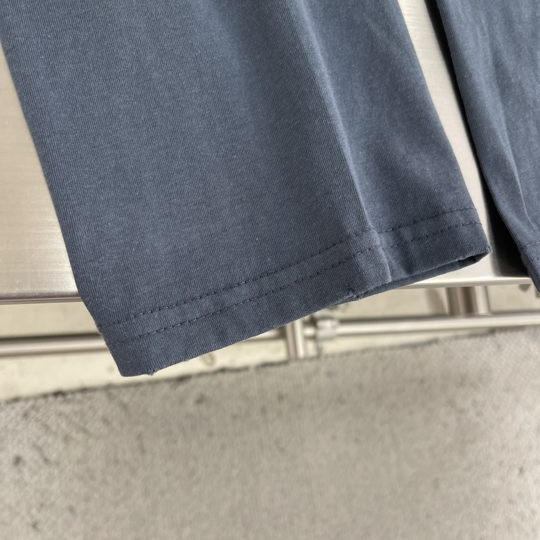 -Acne Studios    喷绘做旧徽标长袖定制云绒爽滑雪感棉 垂感爽滑 细腻透气 一抹奶白悄然绽