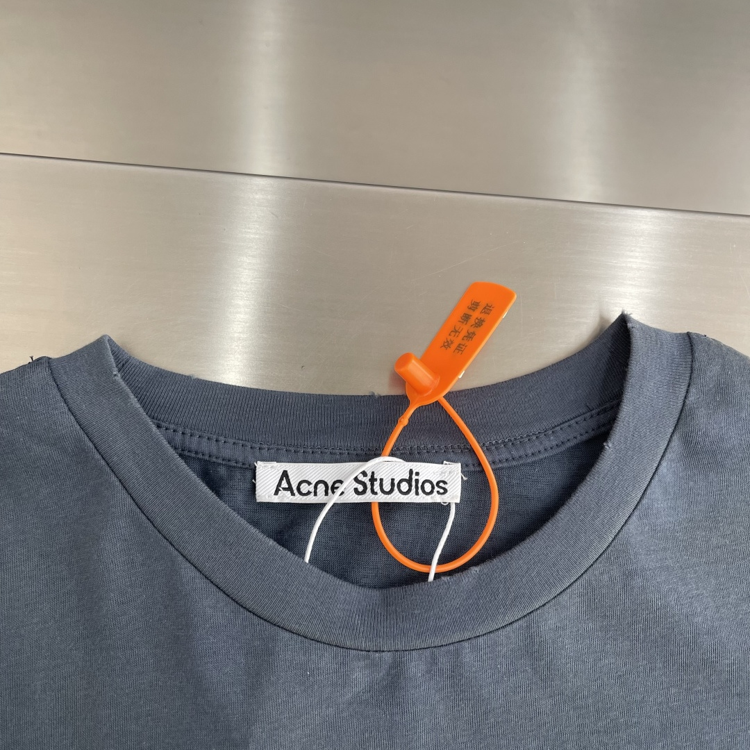 -Acne Studios    喷绘做旧徽标长袖定制云绒爽滑雪感棉 垂感爽滑 细腻透气 一抹奶白悄然绽
