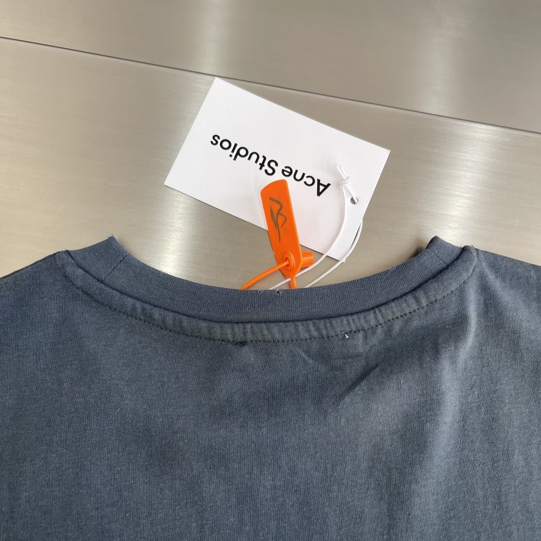-Acne Studios    喷绘做旧徽标长袖定制云绒爽滑雪感棉 垂感爽滑 细腻透气 一抹奶白悄然绽