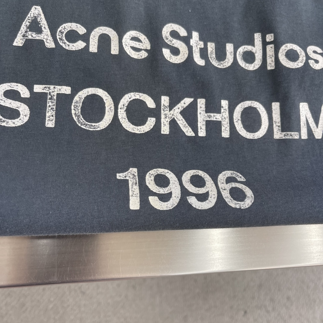 -Acne Studios    喷绘做旧徽标长袖定制云绒爽滑雪感棉 垂感爽滑 细腻透气 一抹奶白悄然绽