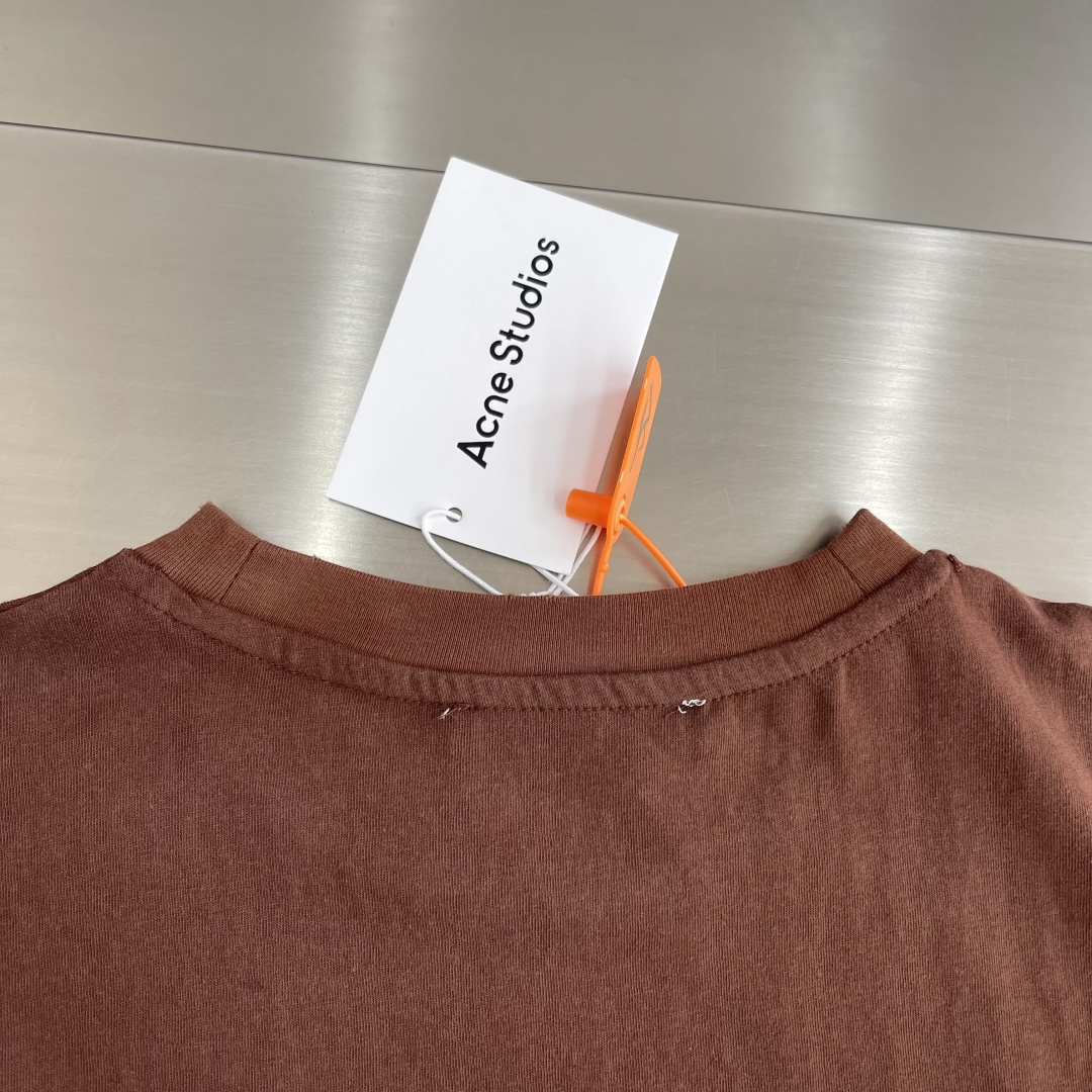 -Acne Studios    喷绘做旧徽标长袖定制云绒爽滑雪感棉 垂感爽滑 细腻透气 一抹奶白悄然绽