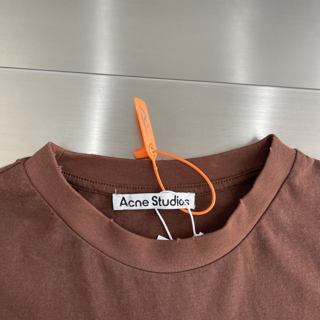 -Acne Studios    喷绘做旧徽标长袖定制云绒爽滑雪感棉 垂感爽滑 细腻透气 一抹奶白悄然绽