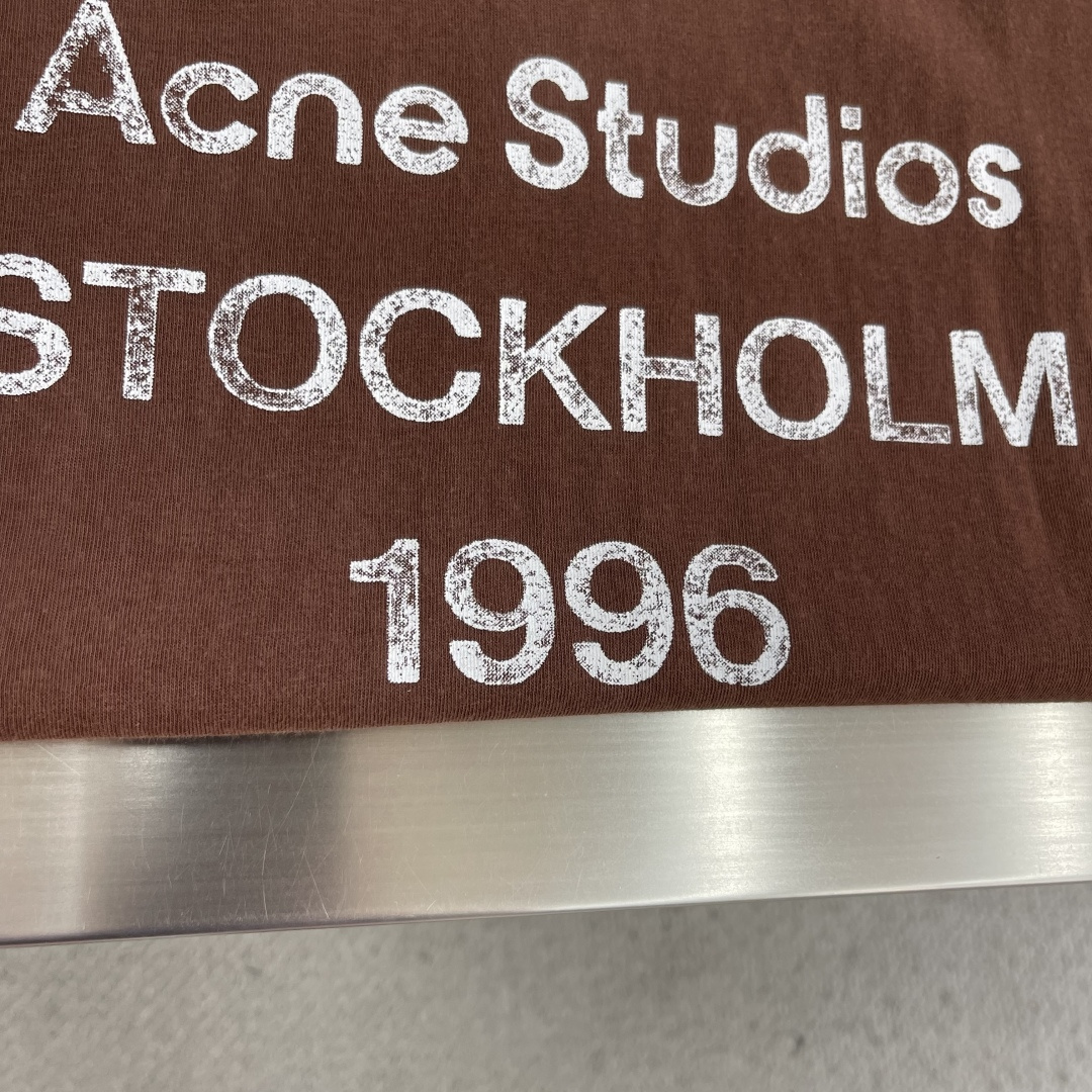 -Acne Studios    喷绘做旧徽标长袖定制云绒爽滑雪感棉 垂感爽滑 细腻透气 一抹奶白悄然绽