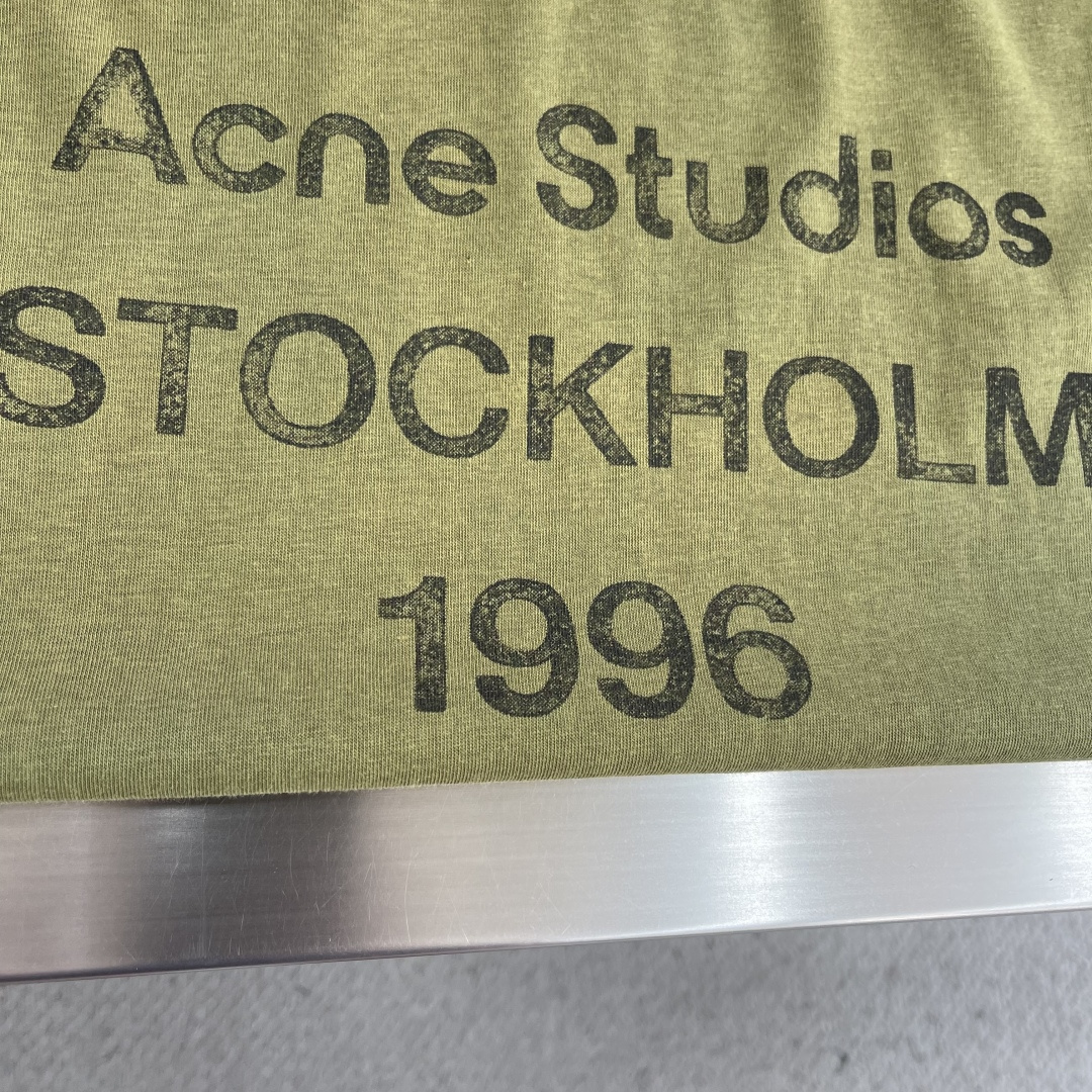 -Acne Studios    喷绘做旧徽标长袖定制云绒爽滑雪感棉 垂感爽滑 细腻透气 一抹奶白悄然绽