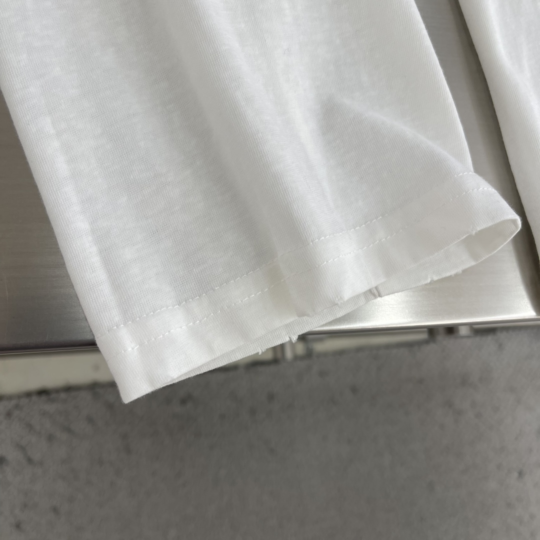 -Acne Studios    喷绘做旧徽标长袖定制云绒爽滑雪感棉 垂感爽滑 细腻透气 一抹奶白悄然绽