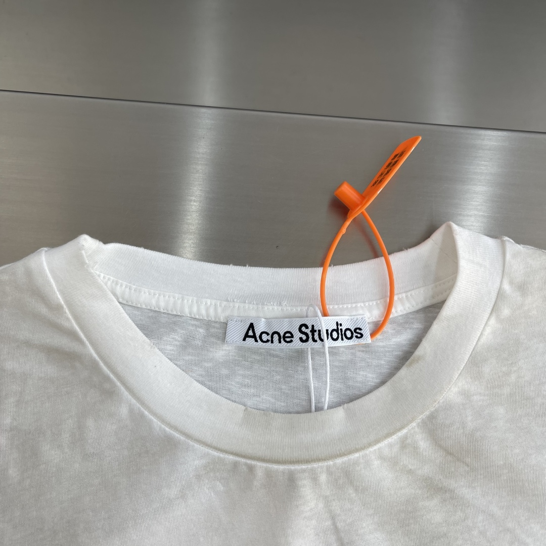 -Acne Studios    喷绘做旧徽标长袖定制云绒爽滑雪感棉 垂感爽滑 细腻透气 一抹奶白悄然绽