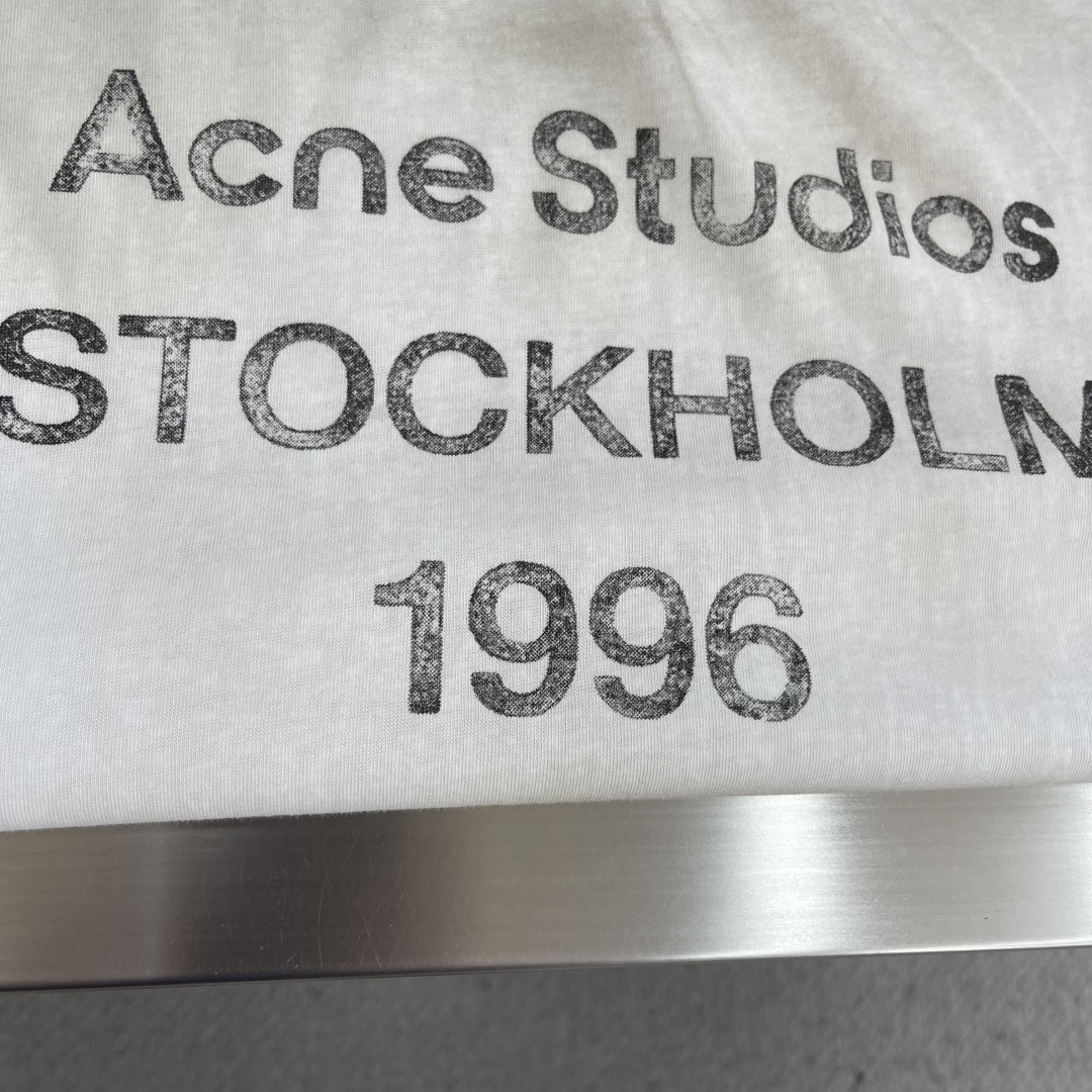 -Acne Studios    喷绘做旧徽标长袖定制云绒爽滑雪感棉 垂感爽滑 细腻透气 一抹奶白悄然绽
