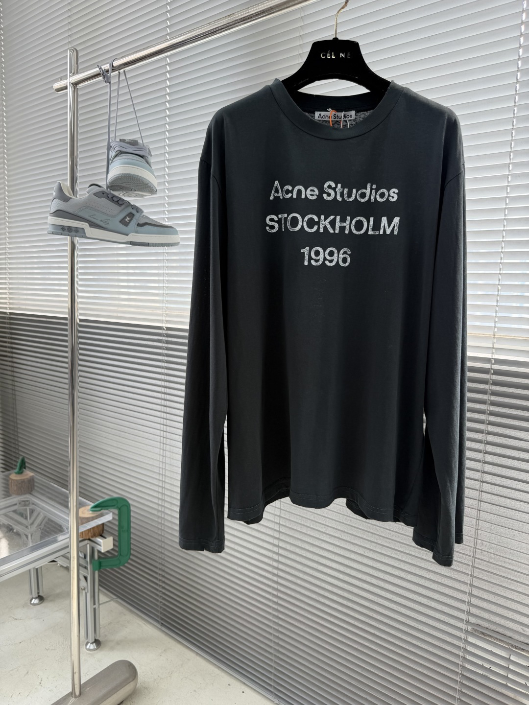-Acne Studios    喷绘做旧徽标长袖定制云绒爽滑雪感棉 垂感爽滑 细腻透气 一抹奶白悄然绽