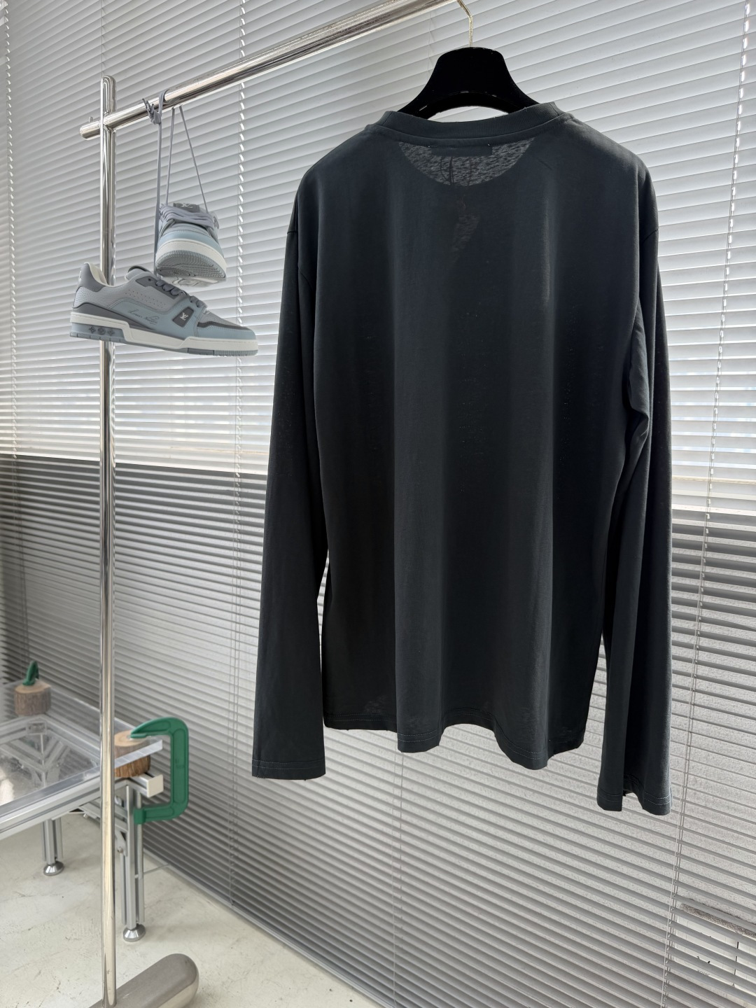 -Acne Studios    喷绘做旧徽标长袖定制云绒爽滑雪感棉 垂感爽滑 细腻透气 一抹奶白悄然绽