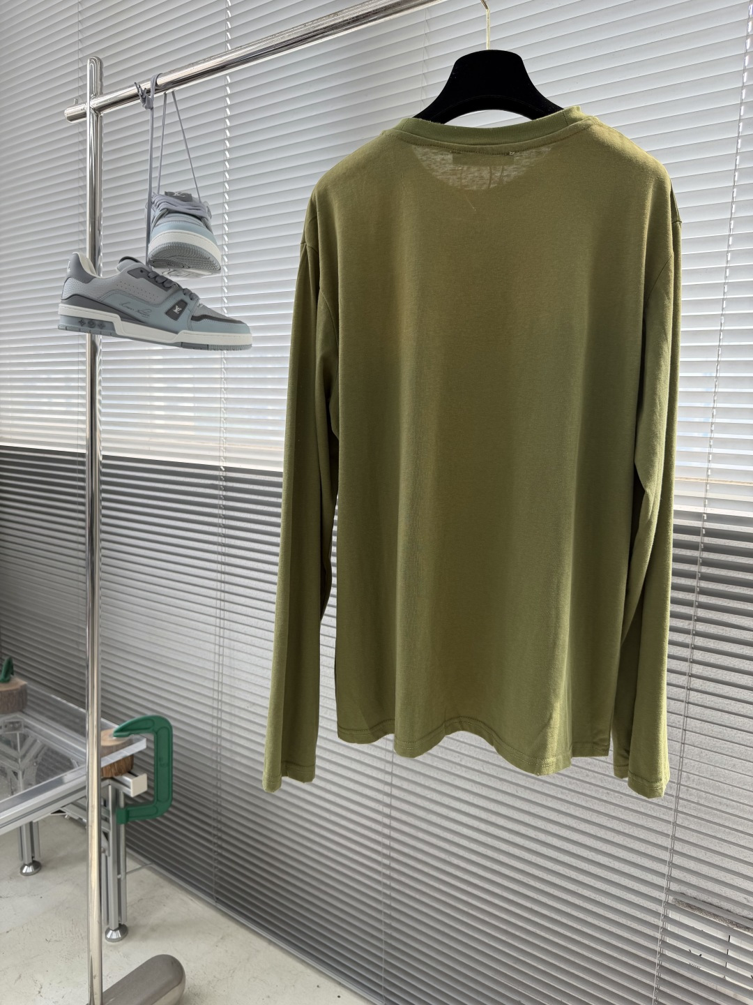 -Acne Studios    喷绘做旧徽标长袖定制云绒爽滑雪感棉 垂感爽滑 细腻透气 一抹奶白悄然绽