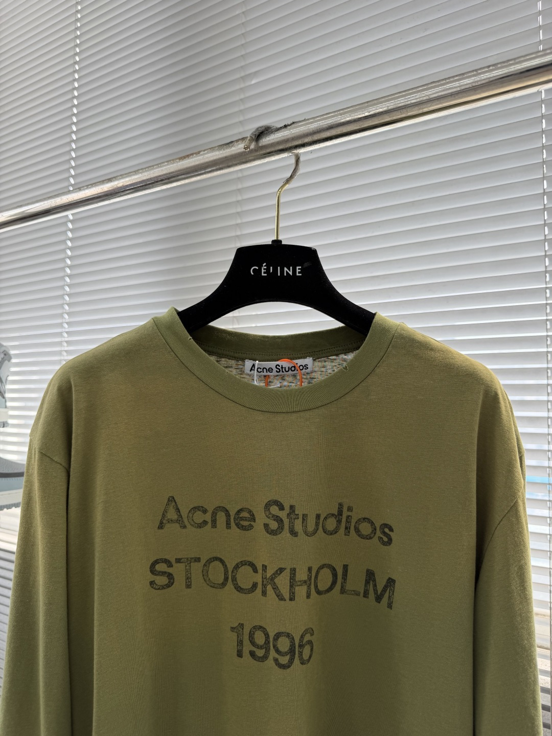 -Acne Studios    喷绘做旧徽标长袖定制云绒爽滑雪感棉 垂感爽滑 细腻透气 一抹奶白悄然绽