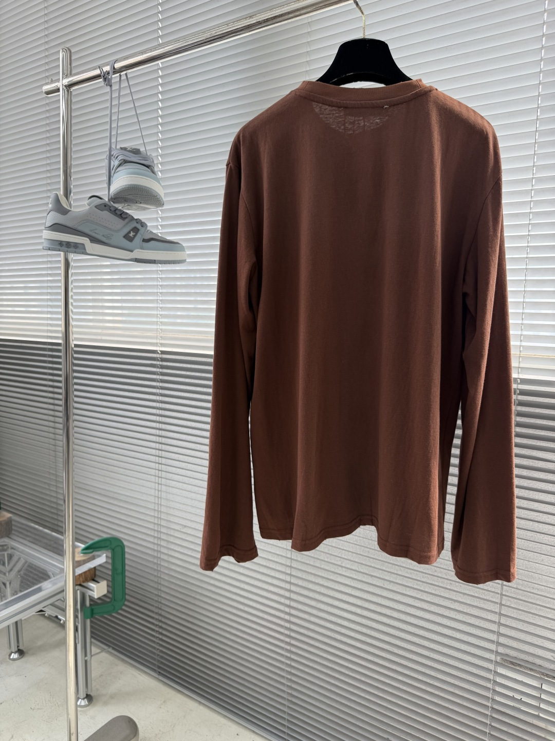 -Acne Studios    喷绘做旧徽标长袖定制云绒爽滑雪感棉 垂感爽滑 细腻透气 一抹奶白悄然绽