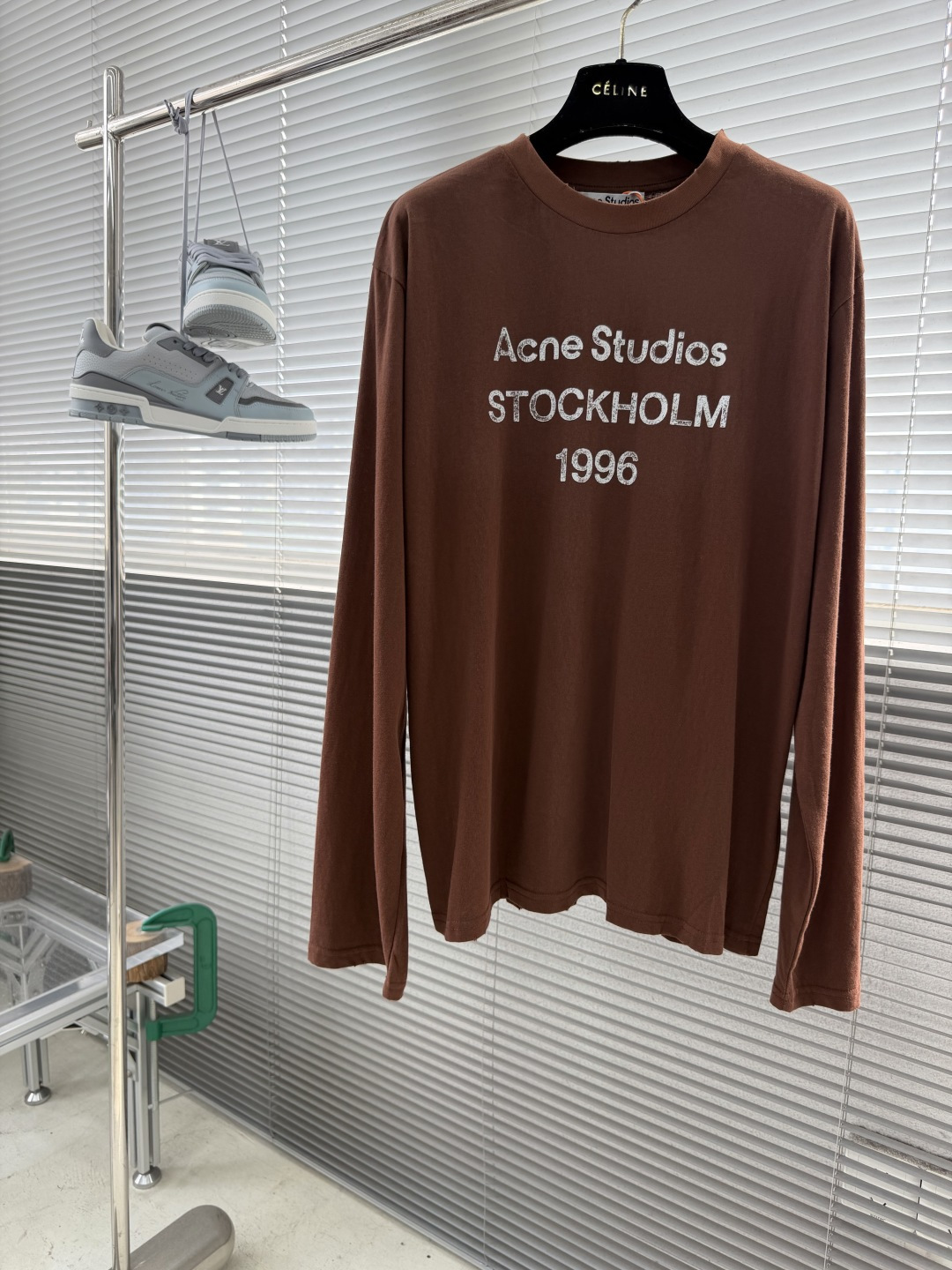 -Acne Studios    喷绘做旧徽标长袖定制云绒爽滑雪感棉 垂感爽滑 细腻透气 一抹奶白悄然绽