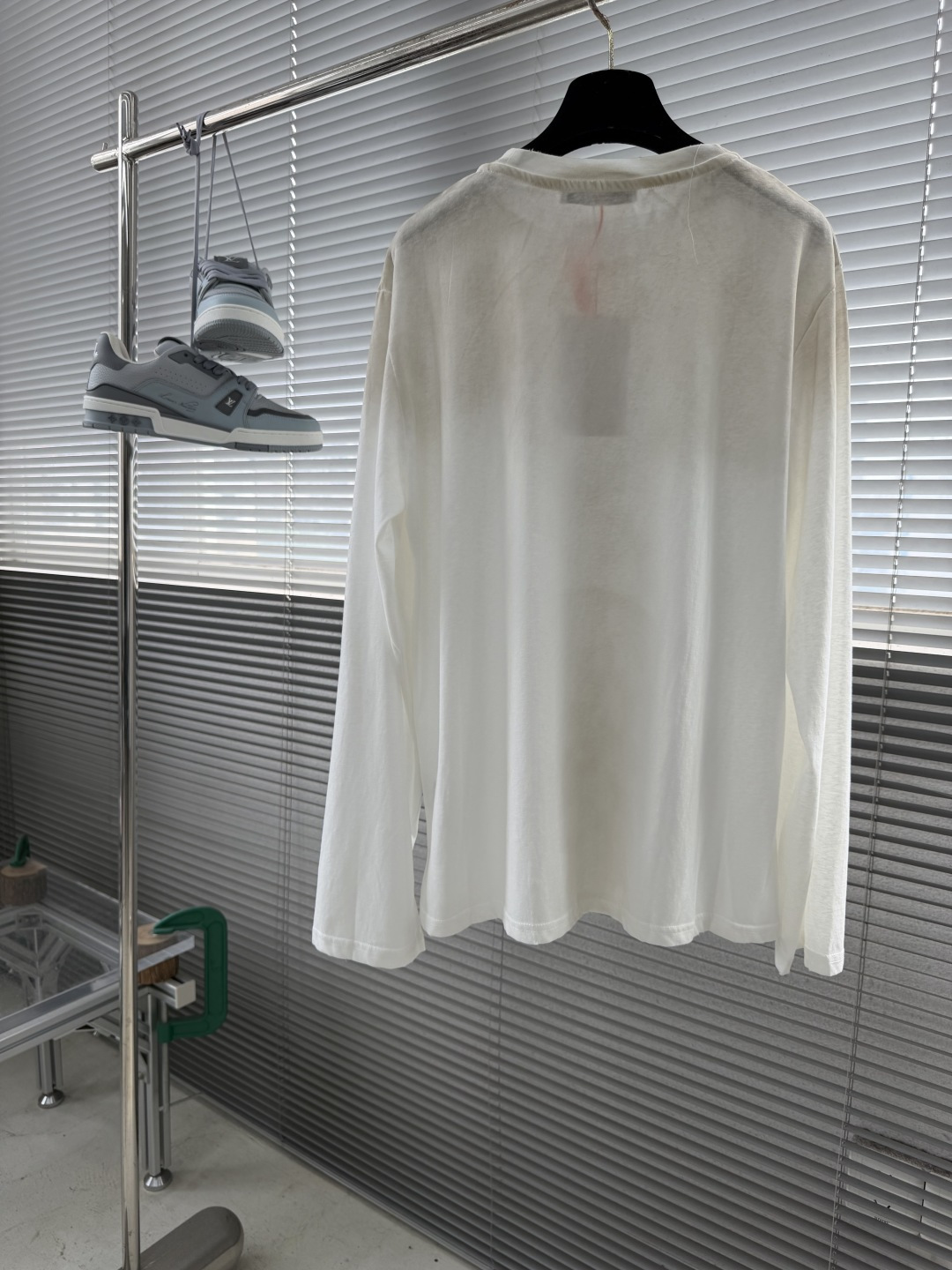 -Acne Studios    喷绘做旧徽标长袖定制云绒爽滑雪感棉 垂感爽滑 细腻透气 一抹奶白悄然绽