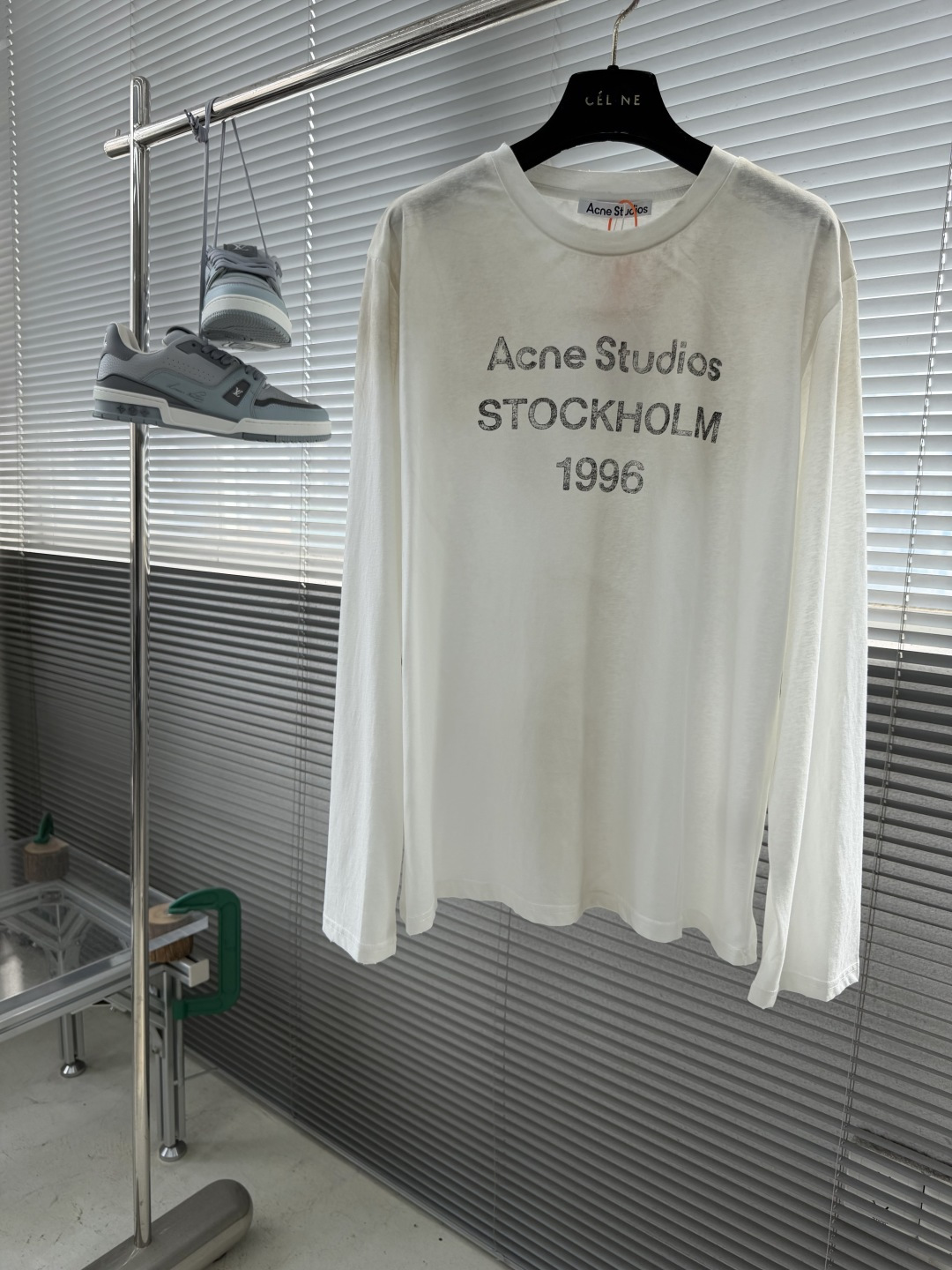 -Acne Studios    喷绘做旧徽标长袖定制云绒爽滑雪感棉 垂感爽滑 细腻透气 一抹奶白悄然绽