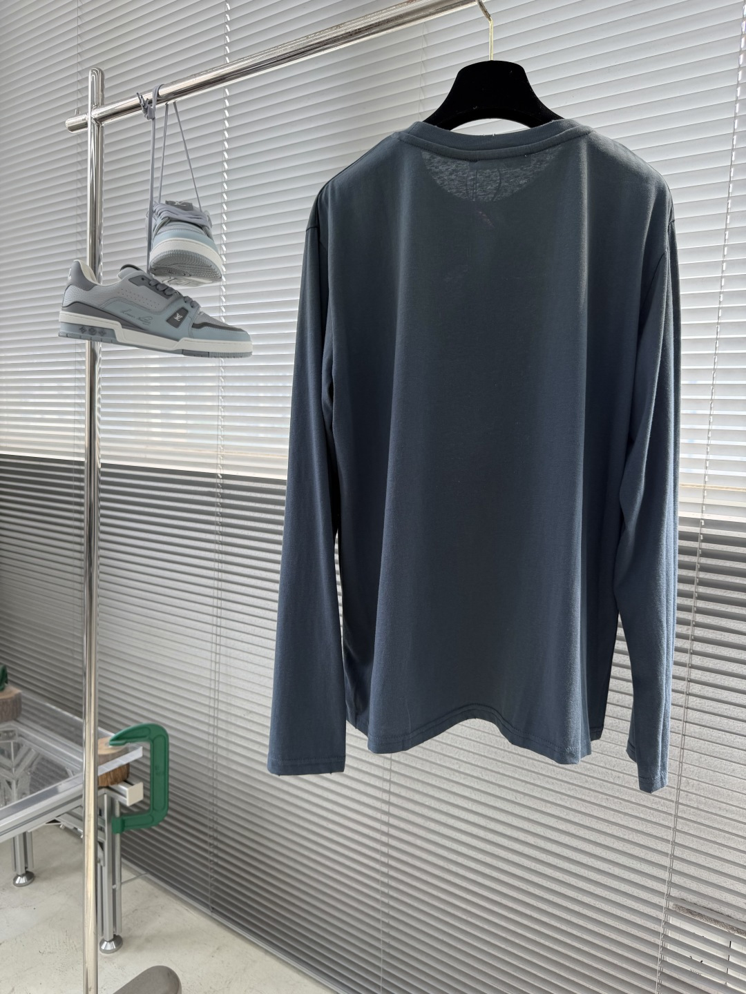 -Acne Studios    喷绘做旧徽标长袖定制云绒爽滑雪感棉 垂感爽滑 细腻透气 一抹奶白悄然绽