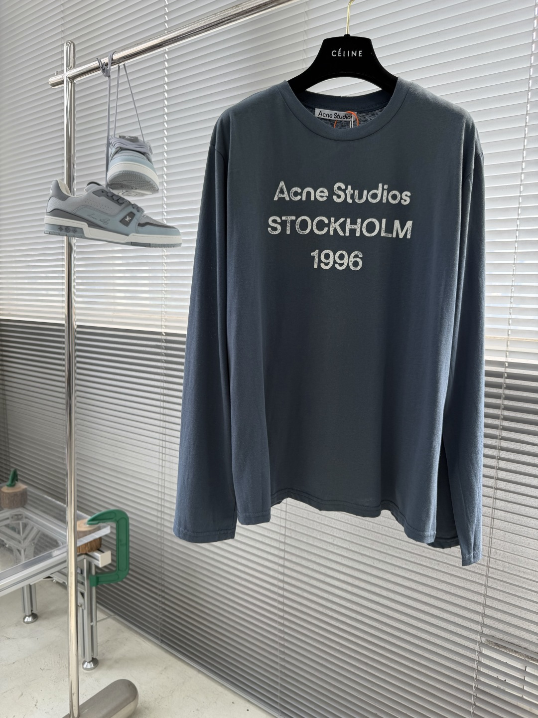 -Acne Studios    喷绘做旧徽标长袖定制云绒爽滑雪感棉 垂感爽滑 细腻透气 一抹奶白悄然绽
