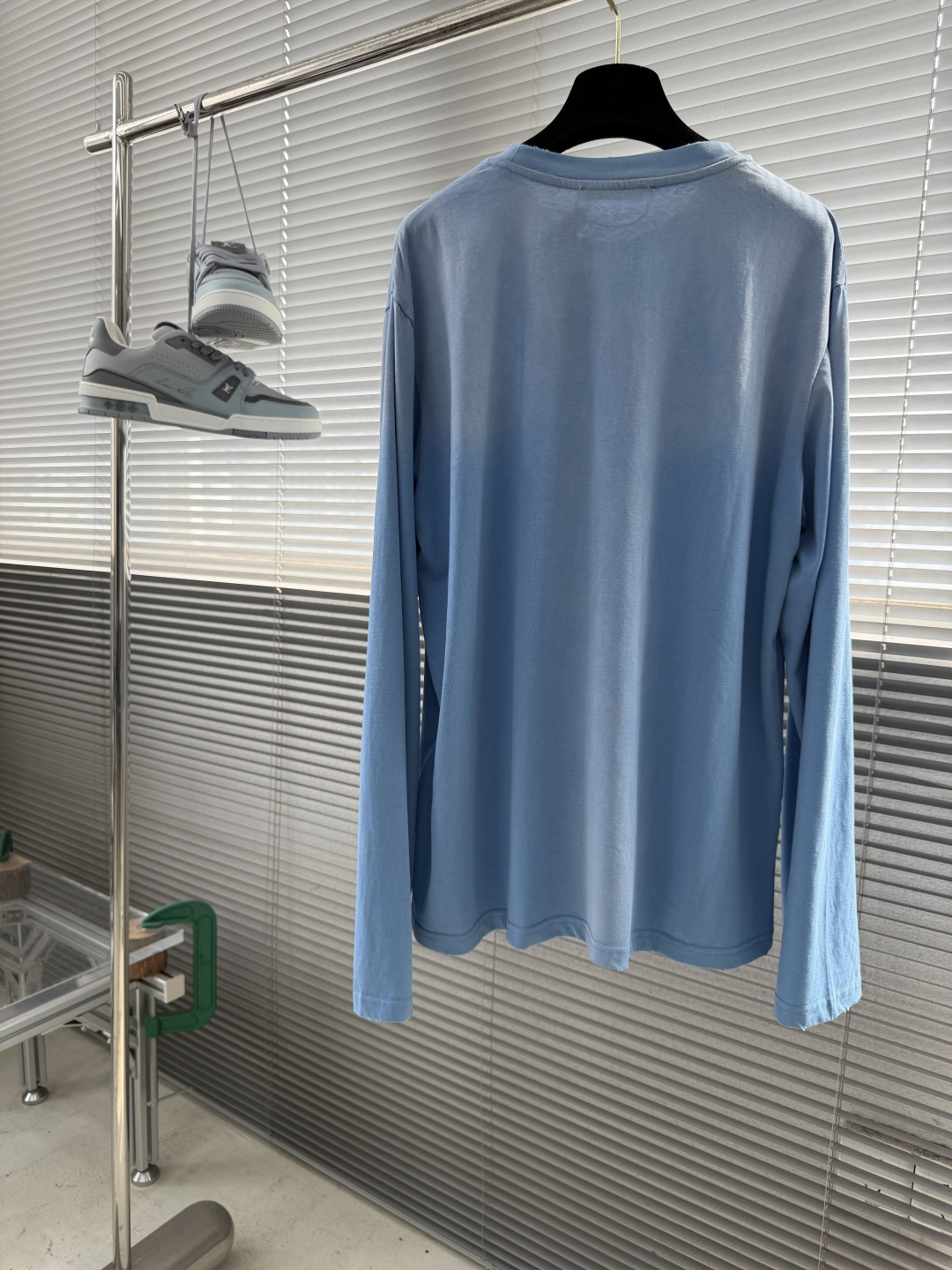 -Acne Studios    喷绘做旧徽标长袖定制云绒爽滑雪感棉 垂感爽滑 细腻透气 一抹奶白悄然绽