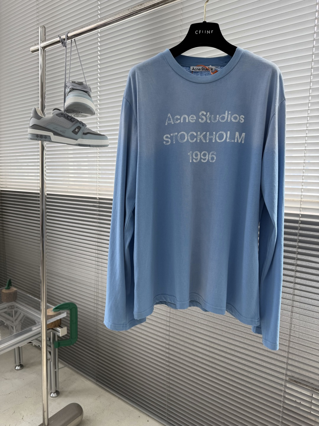 -Acne Studios    喷绘做旧徽标长袖定制云绒爽滑雪感棉 垂感爽滑 细腻透气 一抹奶白悄然绽