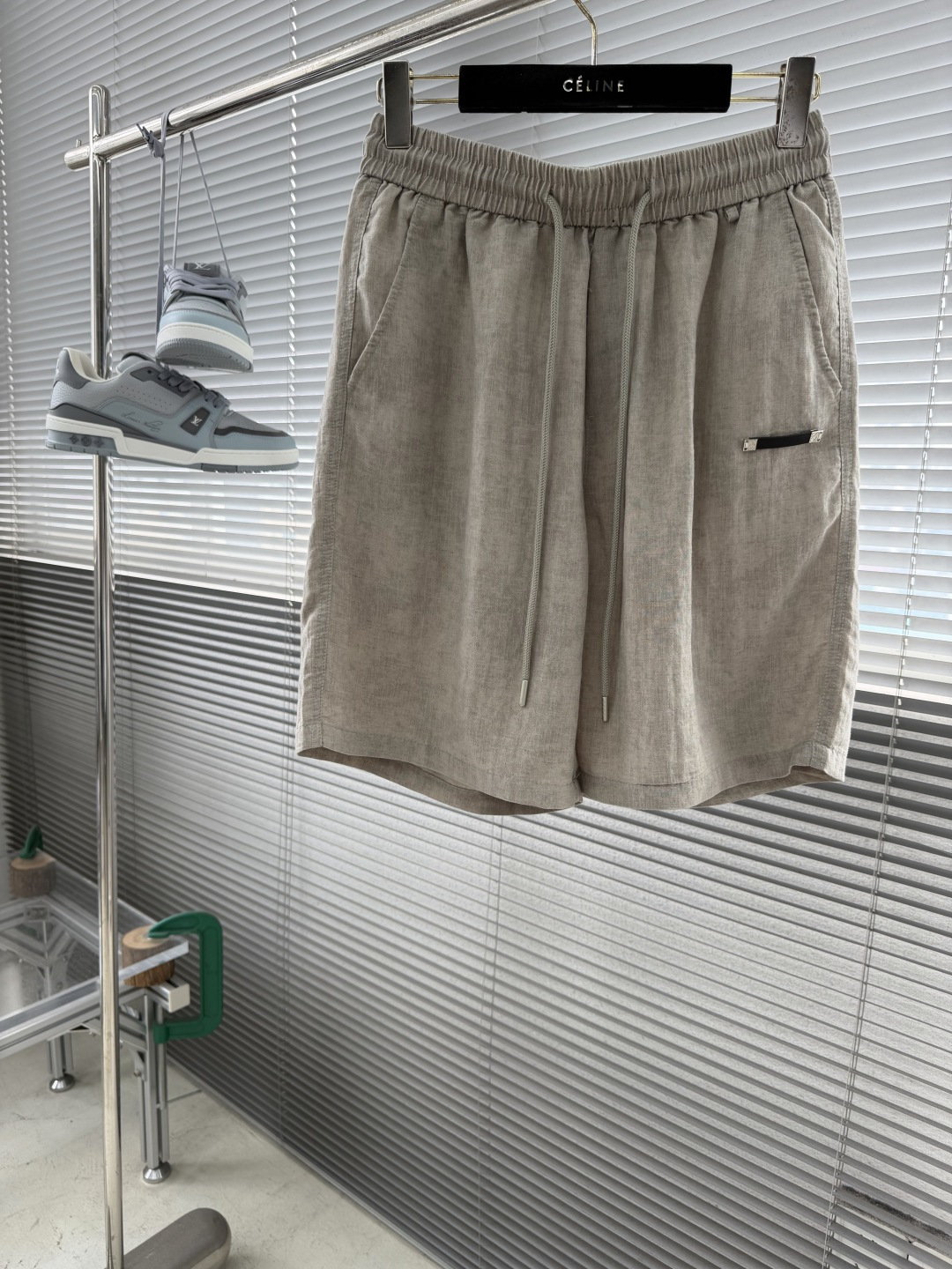 NO:872606,-LOEW essential summer shorts, top version!  Customized fabrics from private channels, Tencel linen, comfortable and breathable. Slightly loose regular fit, not flattering at all, and impeccable workmanship. Exquisite accessories make the brand more recognizable. If you like it, hurry up and get it~ Sizes M-XXL,,loewe,shorts,19860909-LOEW 夏季必备短裤、顶级版本！私密渠道定制面料,天丝亚麻、舒适透气.略显宽松的常规版型,完全不挑身材,做工更无可挑剔,精致的辅料配件将品牌辨识度拉满,喜欢的赶紧下手吧～ 尺码M-XXL,,loewe,shorts,,Men's clothing