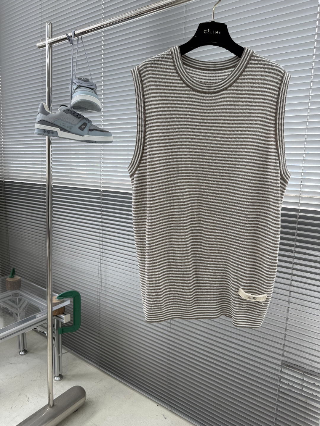 NO:870453,-MM6 Margiela’s new summer knitted loose round neck tank top T-shirt is amazing!  I love the simplicity without losing the sense of design, full of fashionable atmosphere. The loose version is comfortable and comfortable. It is great to wear alone or layered in summer. It can easily create a trendy feeling. I love it. Sizes S-XL, masion margiela, masion margiela, tees, t-shirt,19860909-MM6 马吉拉 夏季新品针织宽松圆领背心T恤太绝啦！一整个爱住简约又不失设计感,满满的时尚氛围.宽松的版型,舒适又自在,夏天单穿或者叠穿都超赞,轻松打造潮流感,爱了爱了 尺码S-XL,,masion margiela,masion margiela,tees，t-shirt,,Men's clothing
