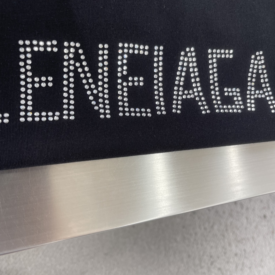 -Balenciag     烫钻字母logo休闲圆领T恤，高端定制 高版本 时尚百搭爆款⚠️宽松版型 