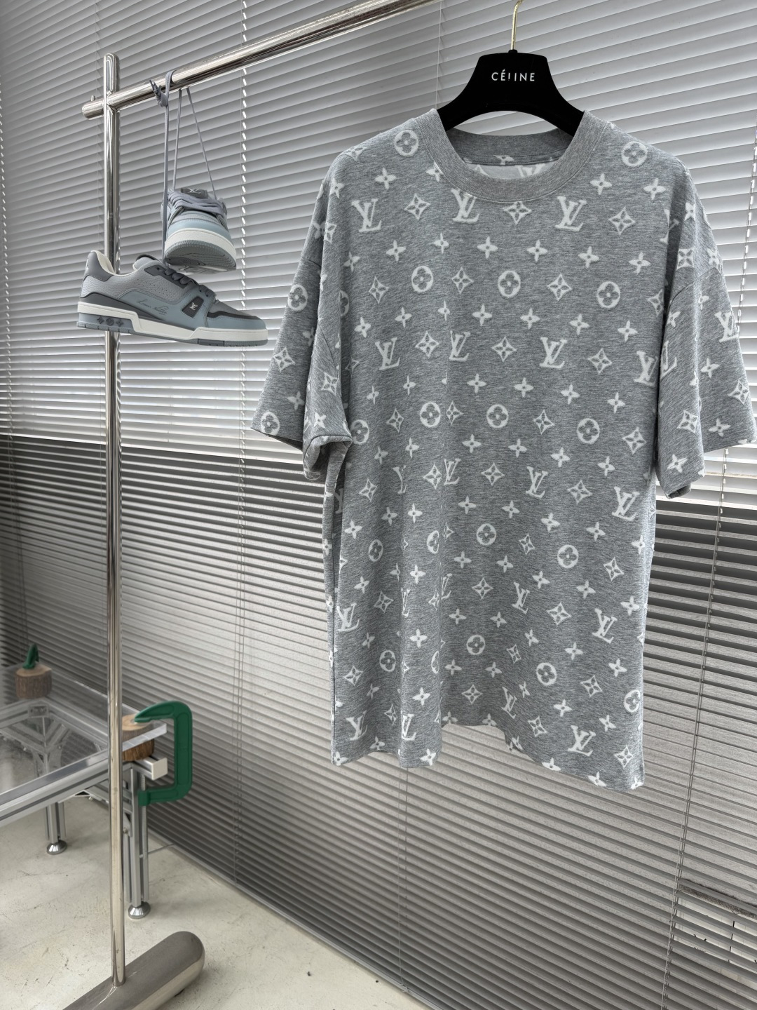 NO:870511,-Donkey brand round neck short-sleeved logo full printed T-shirt high-end version!  Customized fabric with high breathability and comfort, impeccable details, brand element design concept, reflecting high quality. It feels delicate and soft!  It presents a casual cut and the upper body shape is awesome!  Size M-3XL,,louis vuitton,T-shirt,tees,t-shirt,19860909-驴牌圆领 短袖 logo满印T恤 高端版本！定制面料 透气舒适度高,细节无可挑剔,品牌元素设计理念,体现高品质.手感细腻柔软！呈现休闲裁剪,上身版型超赞！ 码数M-3XL,,louis vuitton,T-shirt,tees，t-shirt,,Men's clothing