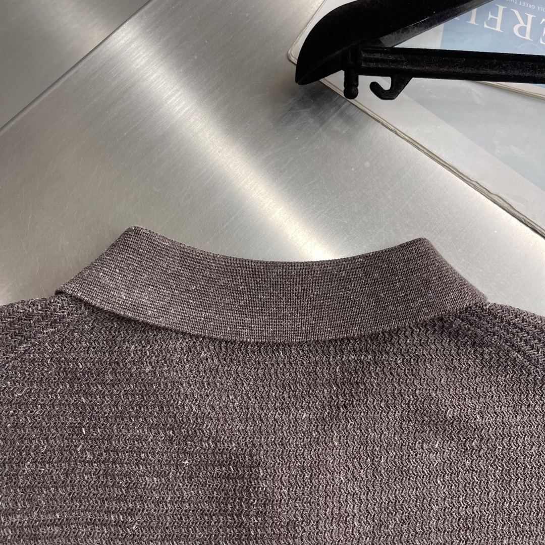 -Loro Piana    春夏新款来啦～ 麻纤维混纺的坑条短袖针织POLO衫，自带老钱风的慵懒高级感
