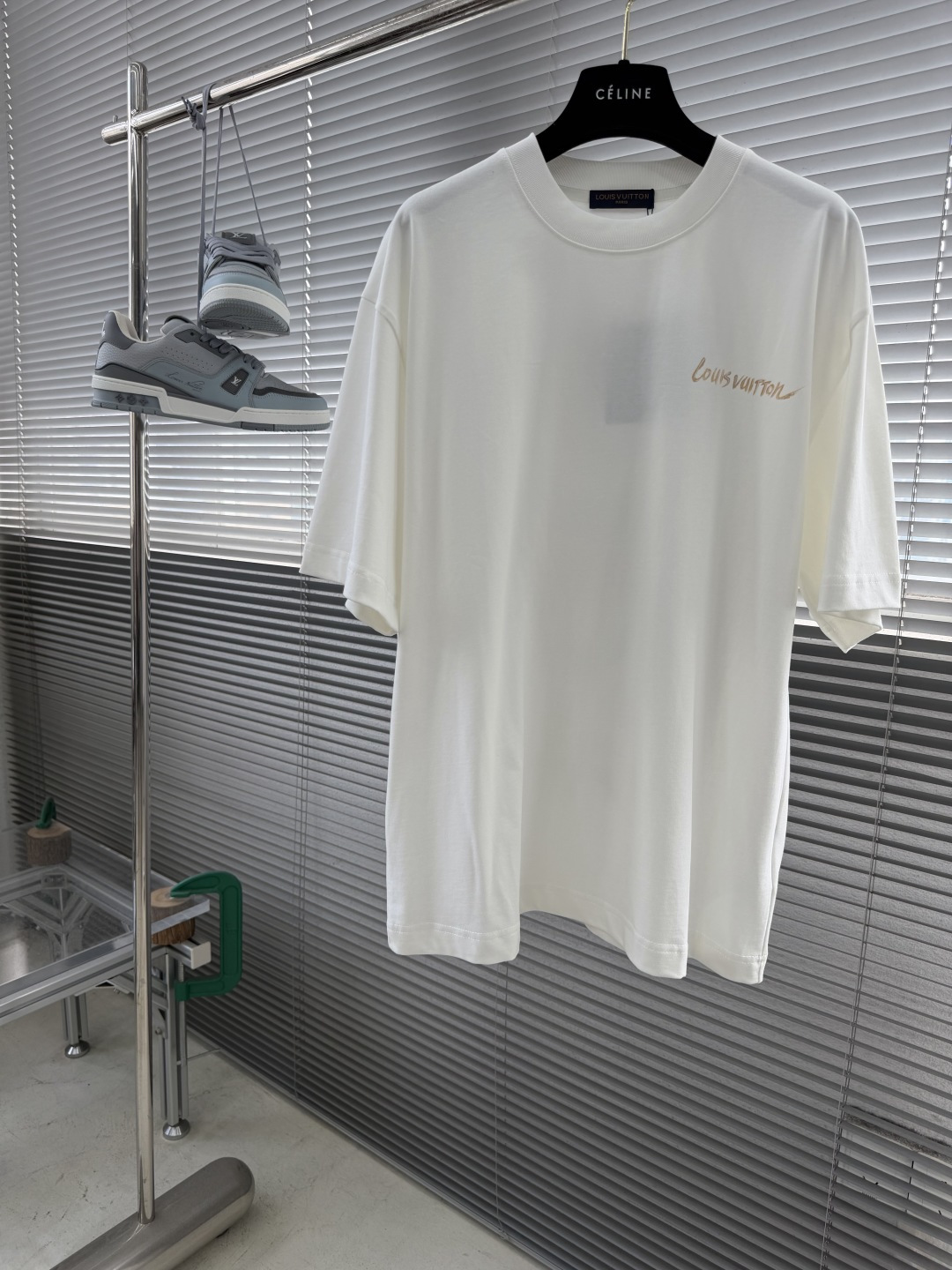 NO:870446,-Donkey Brand 2026 Spring and Summer New Fashion Round Neck 260g Short-sleeved T-shirt Washed and frayed, classic style with hand-painted crafts Customized fabric Trendy elements Perfect details The upper body effect is very good The same loose version for men and women, the texture and texture are full of trendy brands Excellent hot style upper body, super stylish, a must-have artifact for reducing age!  Size M-XXL,,louis vuitton,T-shirt,tees,t-shirt,19860909-驴牌 2026春夏新款时尚圆领260克重 短袖T恤 水洗磨破,手绘工艺经典款式 定制面料 潮流元素 完美细节 上身效果非常好 男女同款宽松版型,质感纹路潮牌十足 绝佳的爆款上身超级有型、减龄必备神器！ 尺码M-XXL,,louis vuitton,T-shirt,tees，t-shirt,,Men's clothing