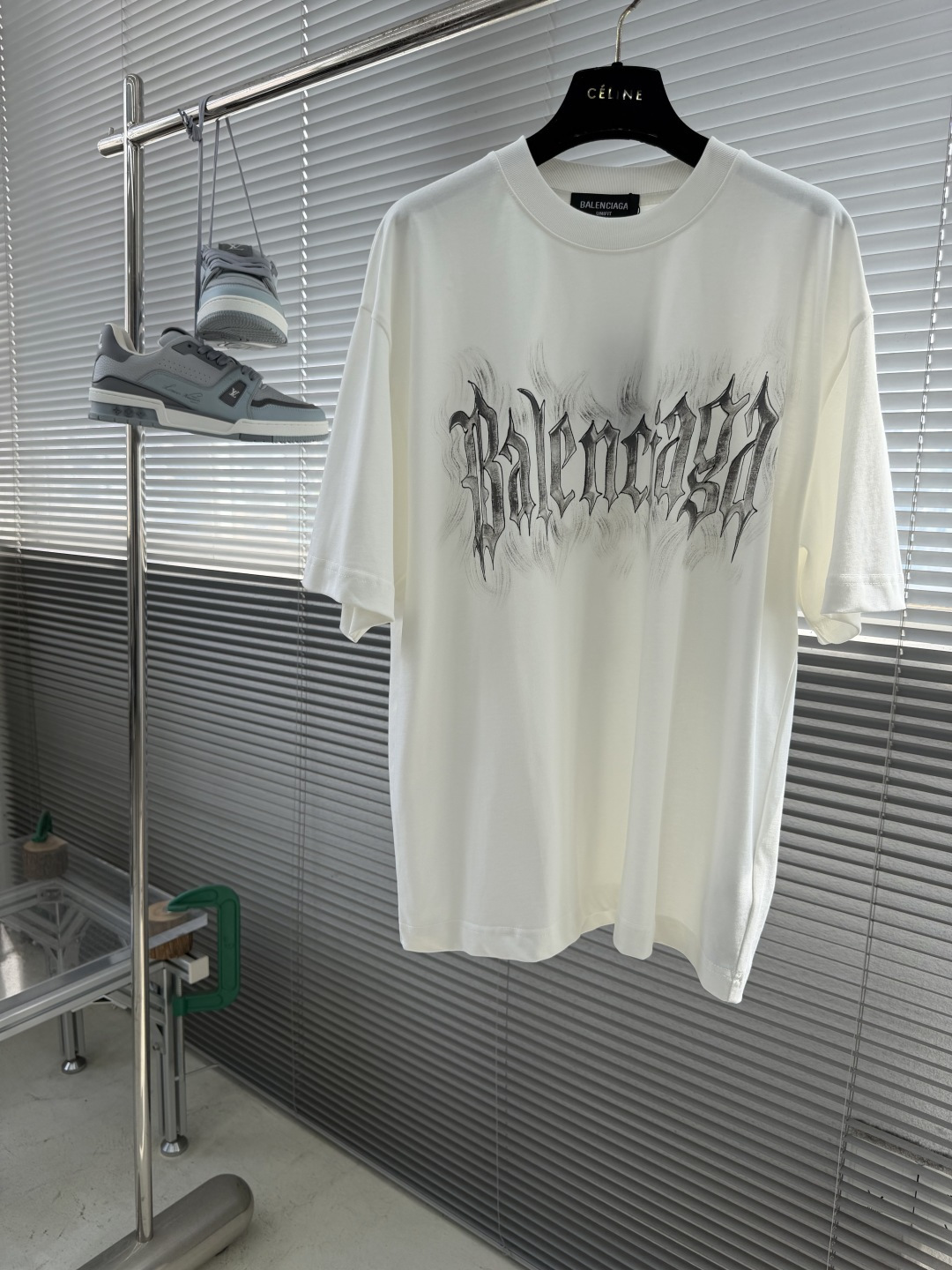 NO:870454,-Balenciag 2026 new original men's casual bottoming short-sleeved T-shirt!  Fashionable and versatile, loose-fitting imported double-ply pure cotton fabric, threaded cuffs and collar hem, super soft and delicate to the touch, skin-friendly and comfortable to wear, high-end boutique, factory-made fine upper body is very good, men's essential item, complete with three standards, sizes M-XXL, the largest size can wear about 200 pounds, balenciaga, T-shirt, tees, t-shirt,19860909-Balenciag 2026新款原单男士休闲打底短袖T恤！时尚百搭爆款宽松版型进口双股纯棉面料 螺纹袖口.领口衣摆 手感超柔软细腻 穿着亲肤舒适 高端精品 代工厂精细做上身非常赞 男士必备单品 三标齐全 尺码M-XXL 最大码可穿200斤左右,,balenciaga,T-shirt,tees，t-shirt,,Men's clothing